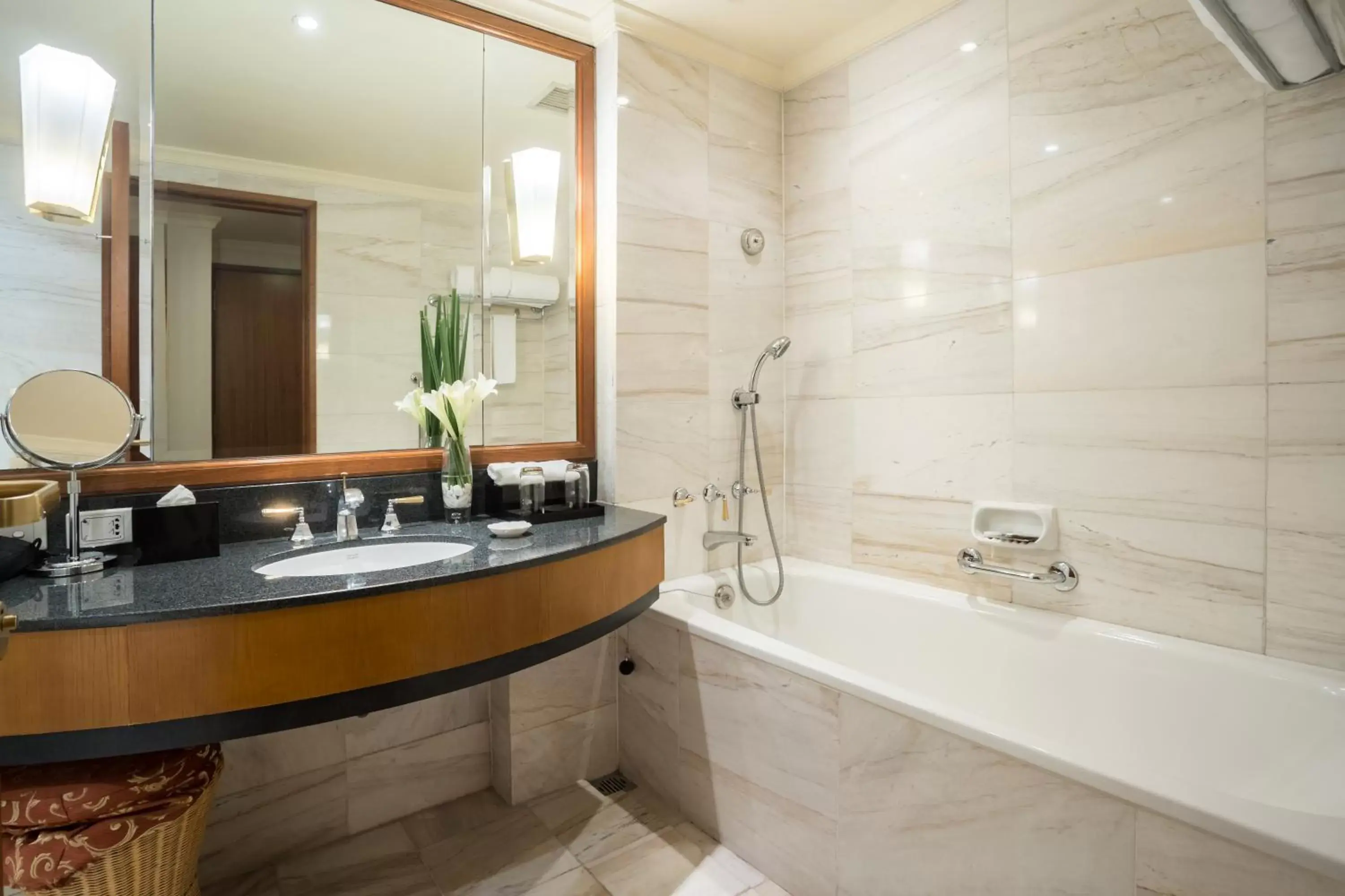 Bathroom in Hôtel du Parc Hanoï