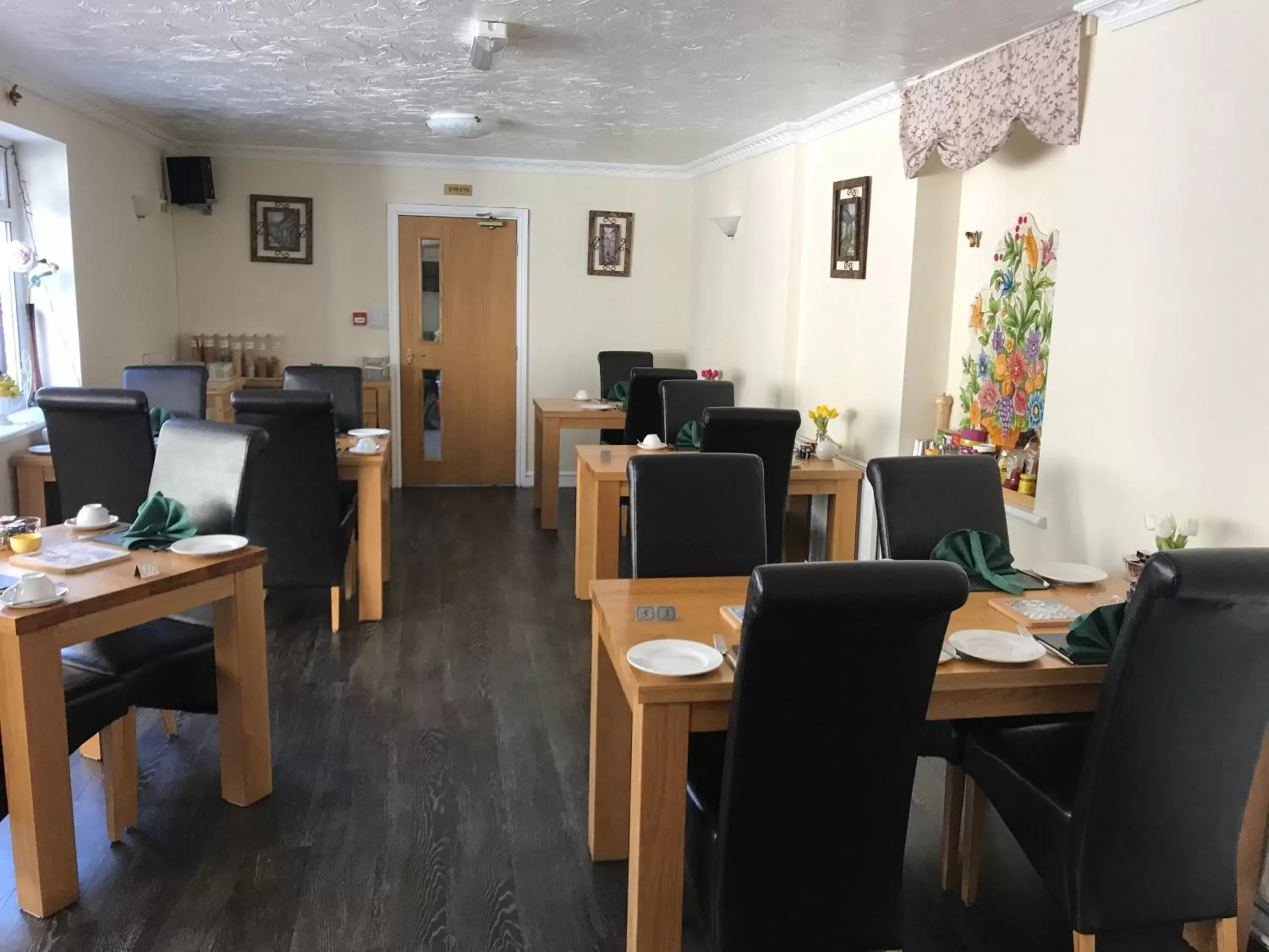 Restaurant/Places to Eat in Bron Menai Guest House
