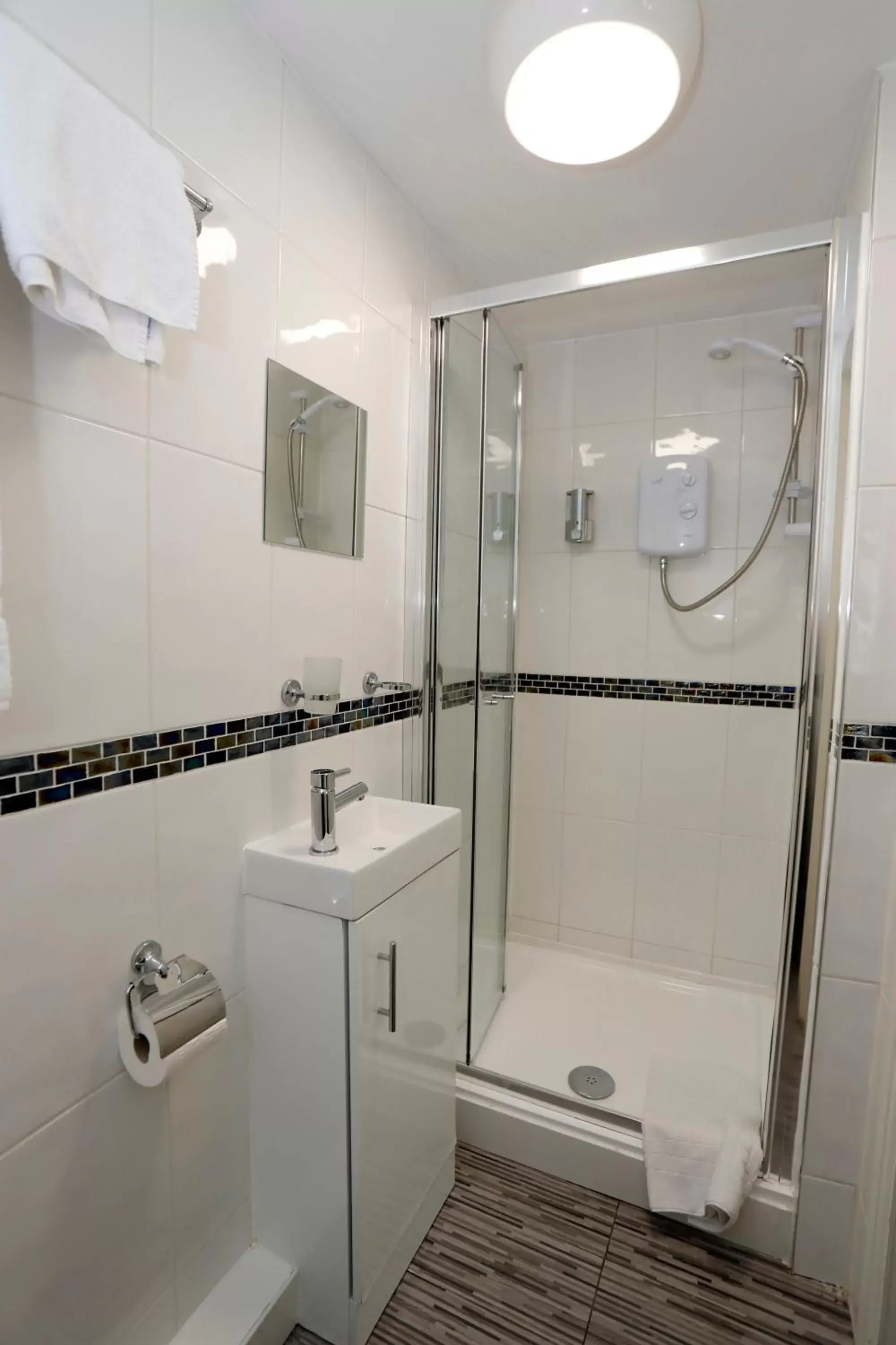 Bathroom in Bexley Village Hotel