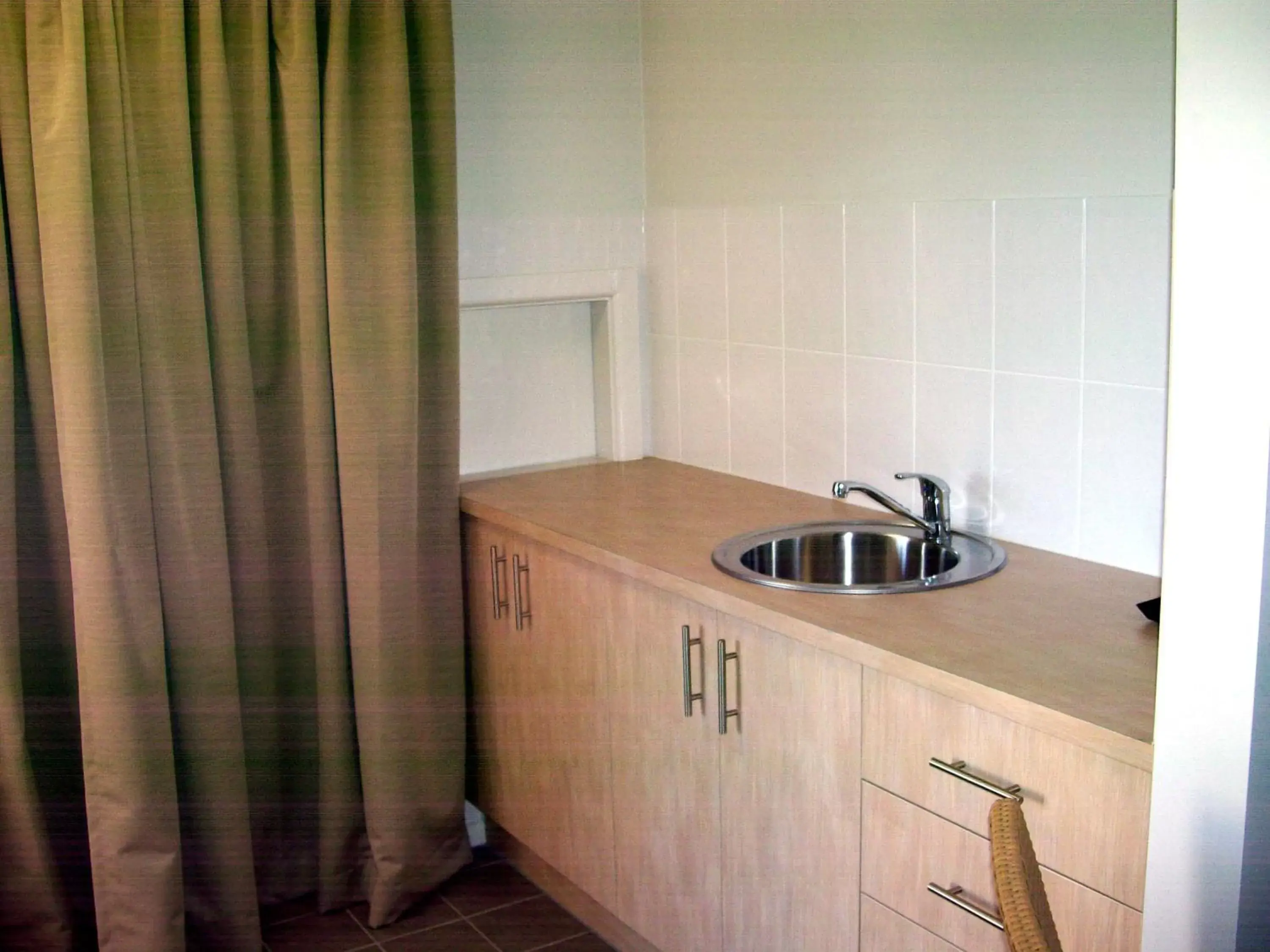 Kitchen or kitchenette, Kitchen/Kitchenette in Mackellar Motel