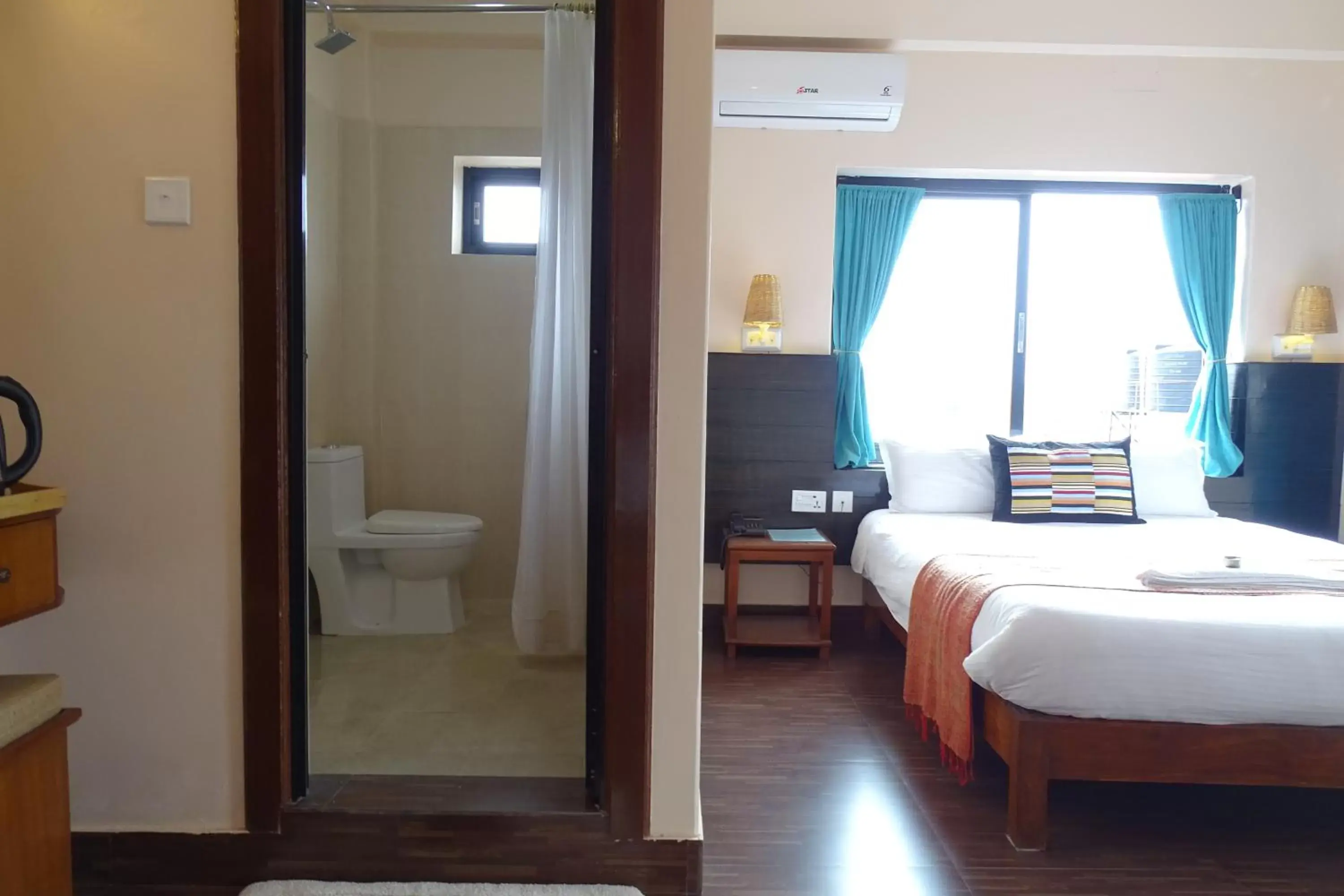 Toilet, Bed in Hotel Karuna