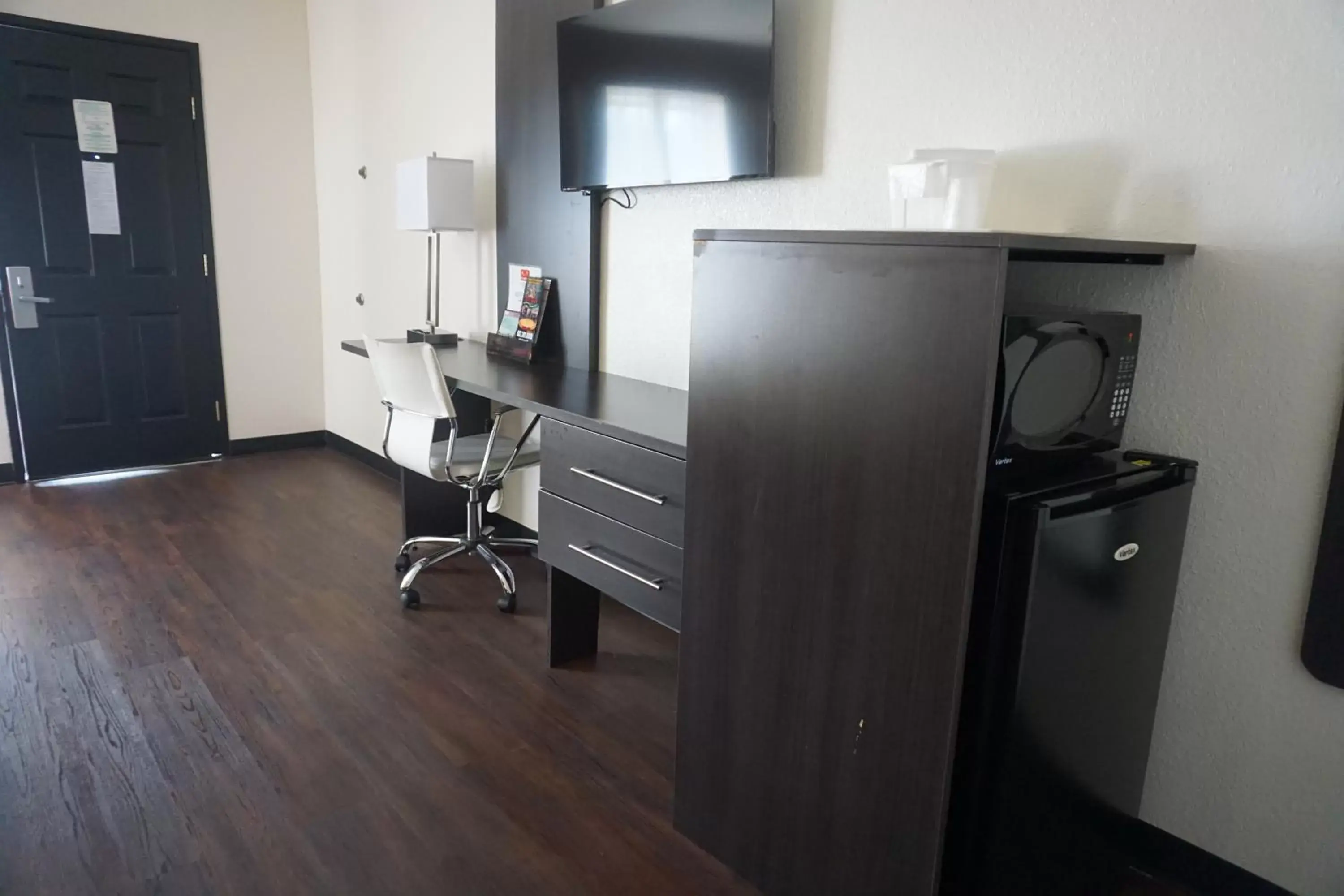 TV and multimedia, TV/Entertainment Center in SureStay Hotel by Best Western Phoenix Airport