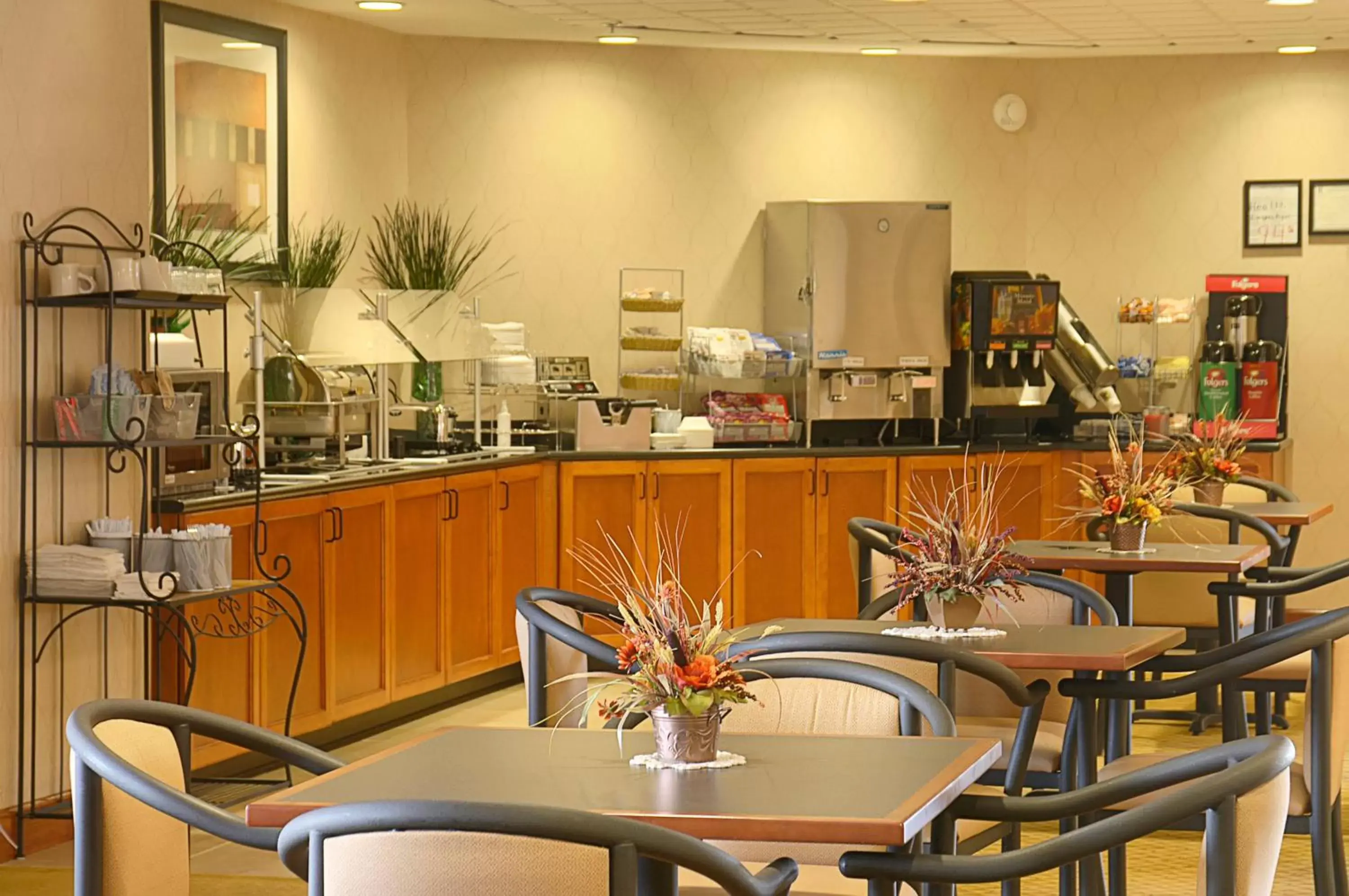 Continental breakfast, Restaurant/Places to Eat in Wingate By Wyndham - Warner Robins