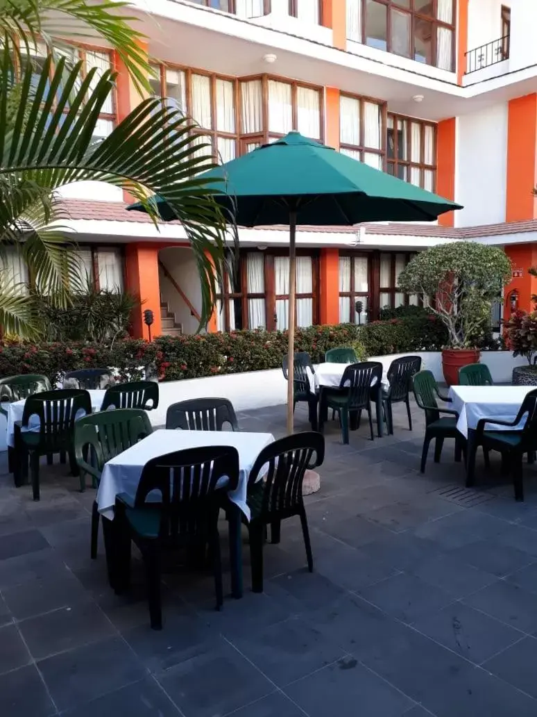 Restaurant/Places to Eat in Hotel Pez Vela