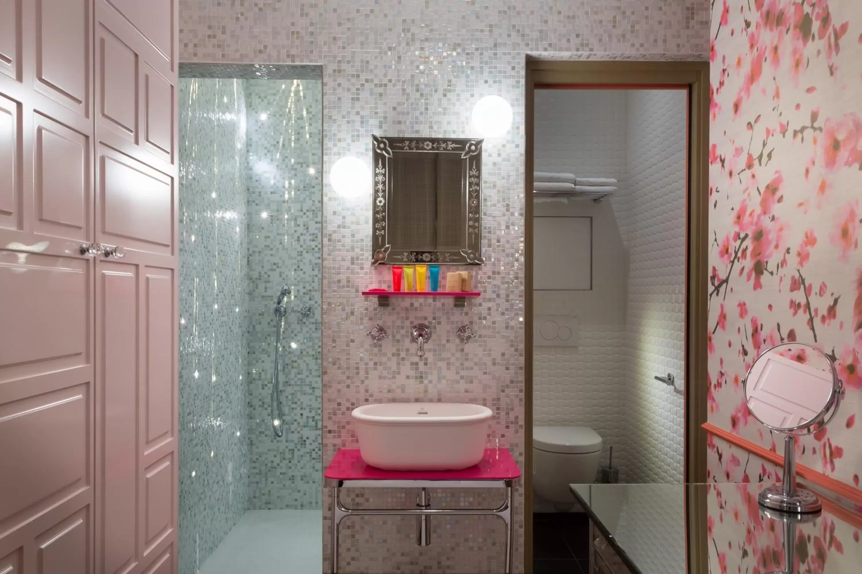 Bathroom in Hotel Crayon Rouge By Elegancia