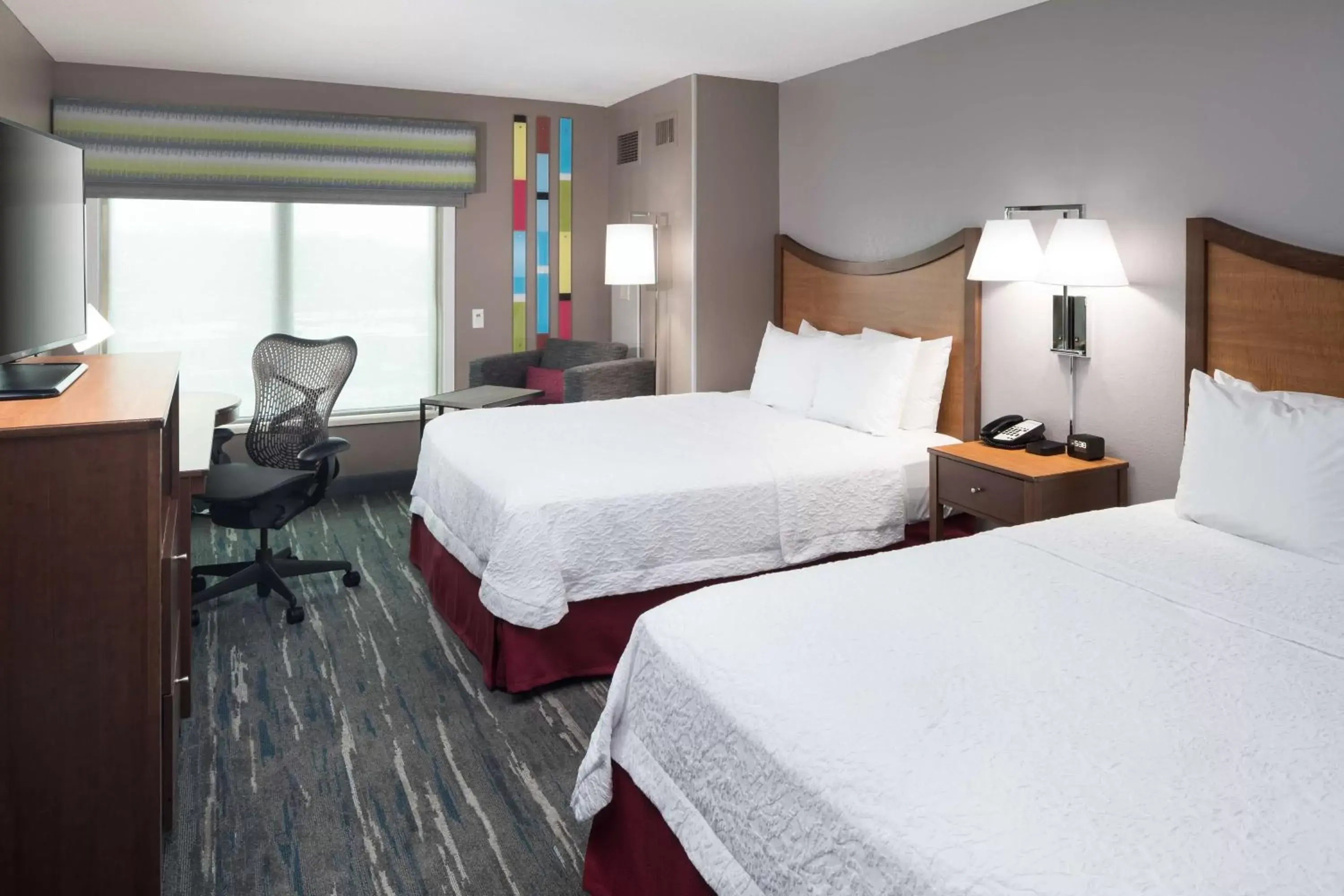 Bed in Hampton Inn & Suites Chicago North Shore