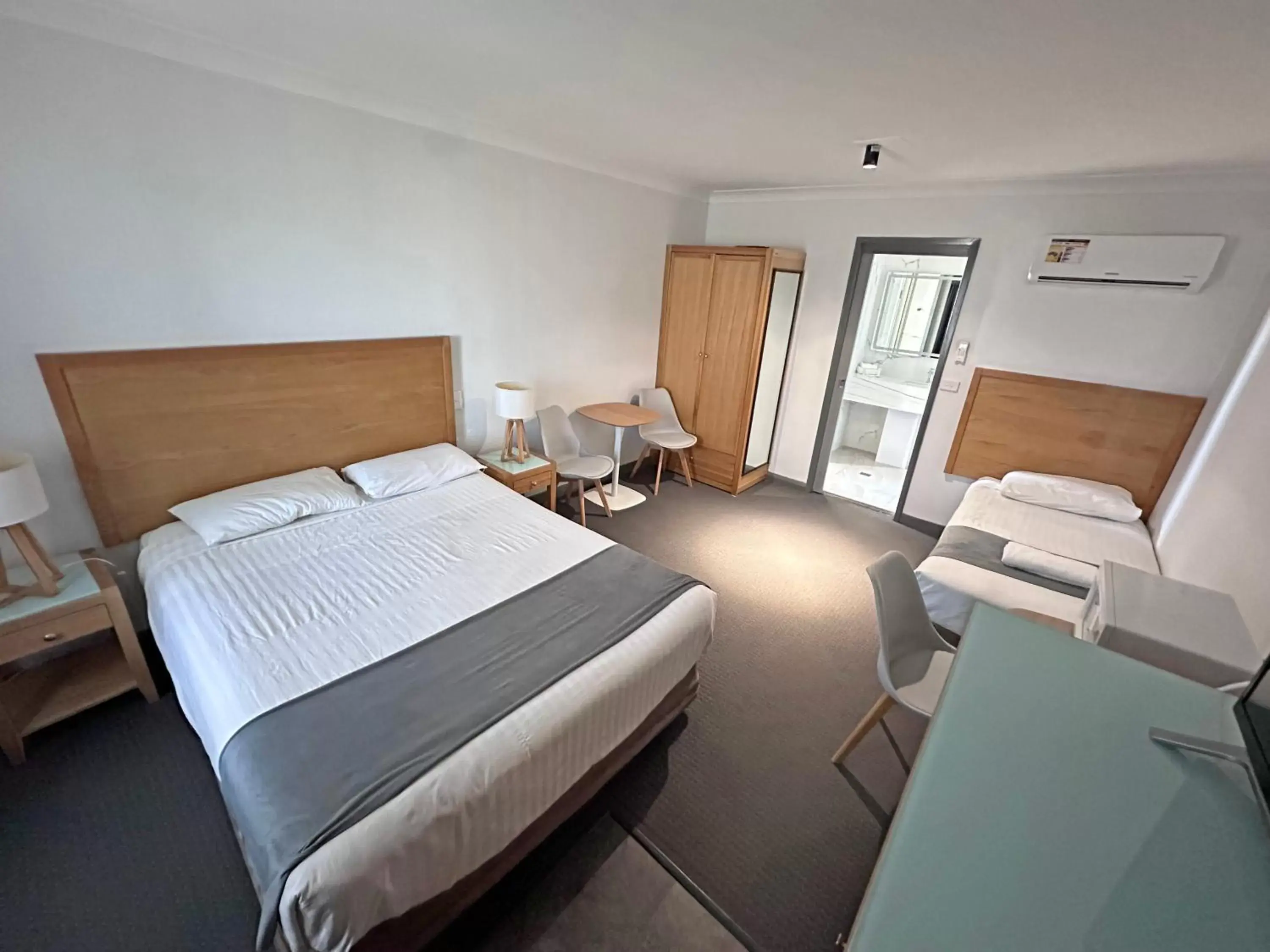 Bedroom, Bed in Spa Village Travel Inn Bedroom, Bed in Spa Village Travel Inn