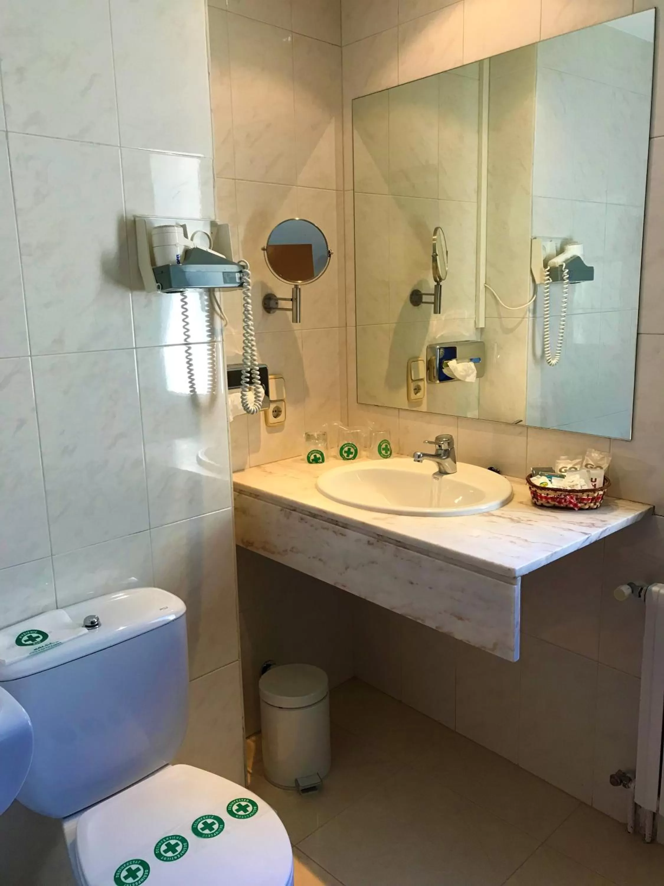 Toilet in Hotel Roc Del Castell