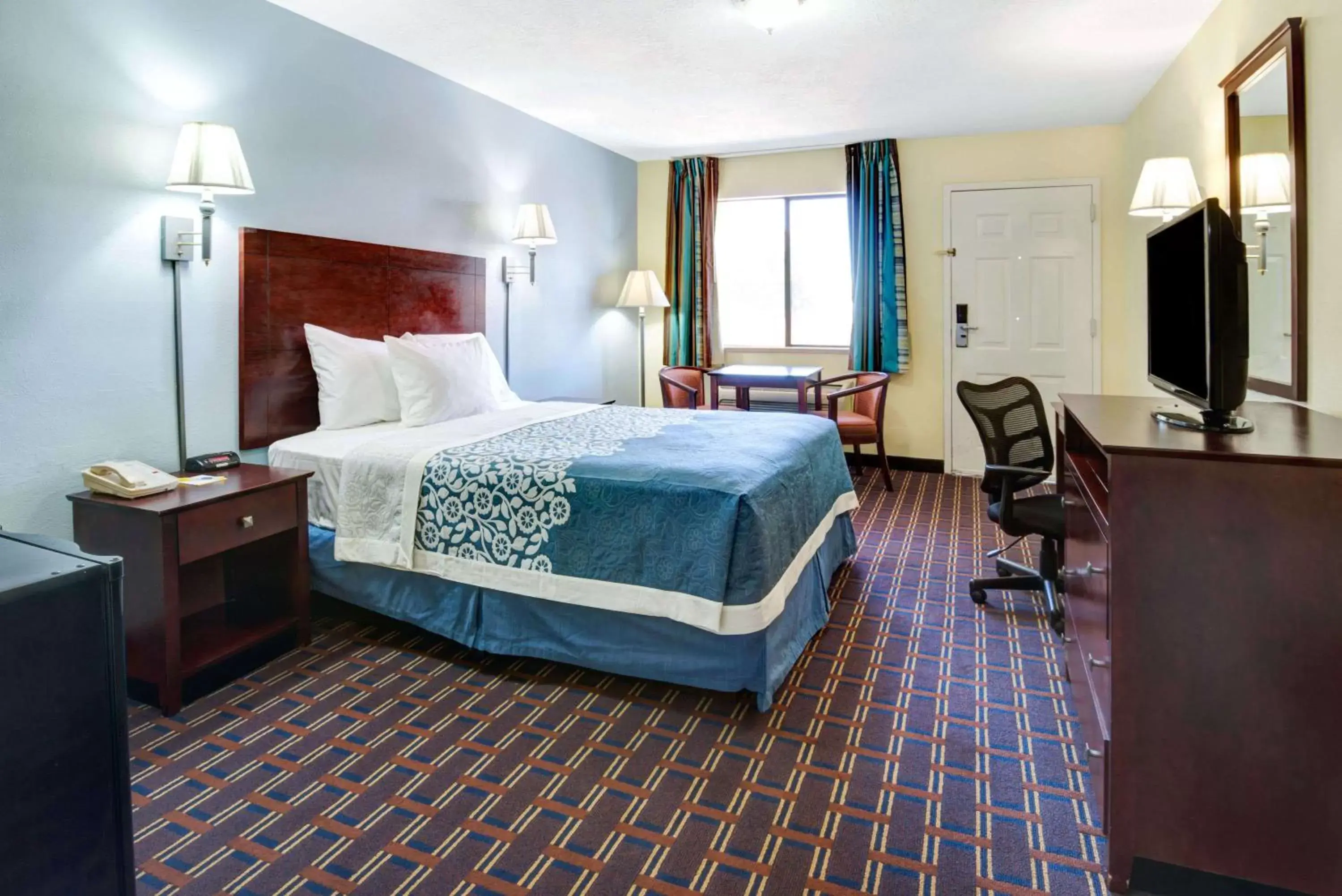 Photo of the whole room, Bed in Days Inn by Wyndham Albuquerque West