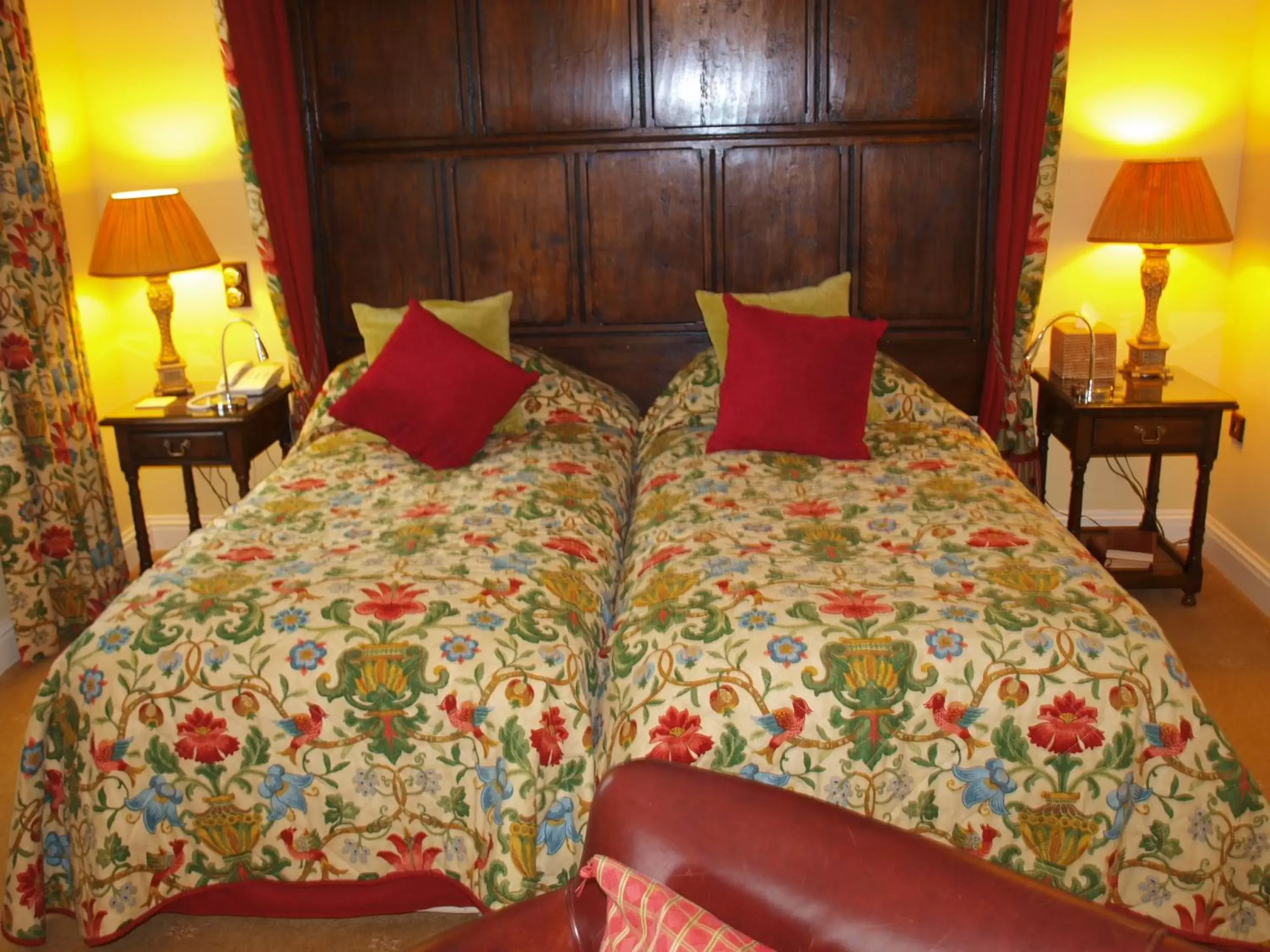 Bedroom, Bed in Beechwood Hotel