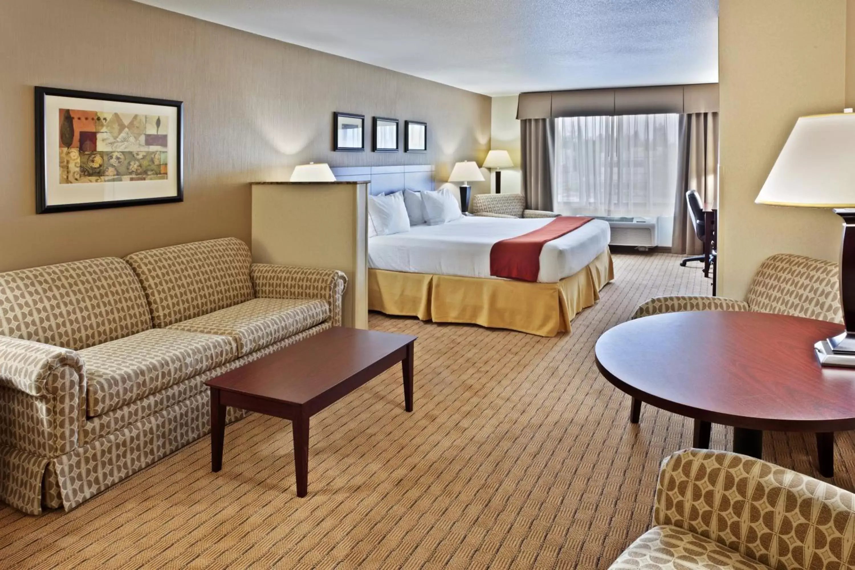 Photo of the whole room in Holiday Inn Express Hotel & Suites Vancouver Mall-Portland Area, an IHG Hotel