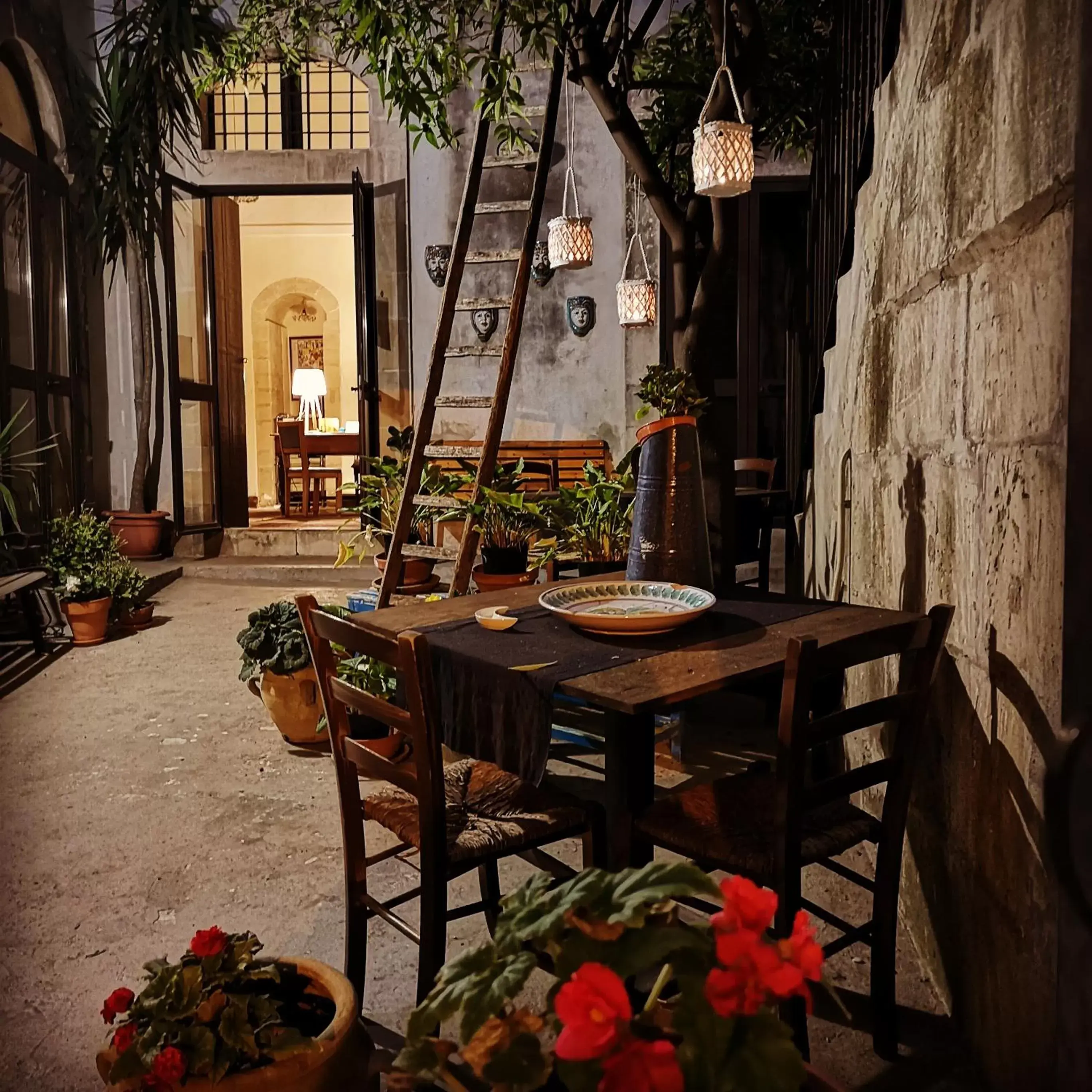 Patio, Restaurant/Places to Eat in Residenza Donnafugata B&B