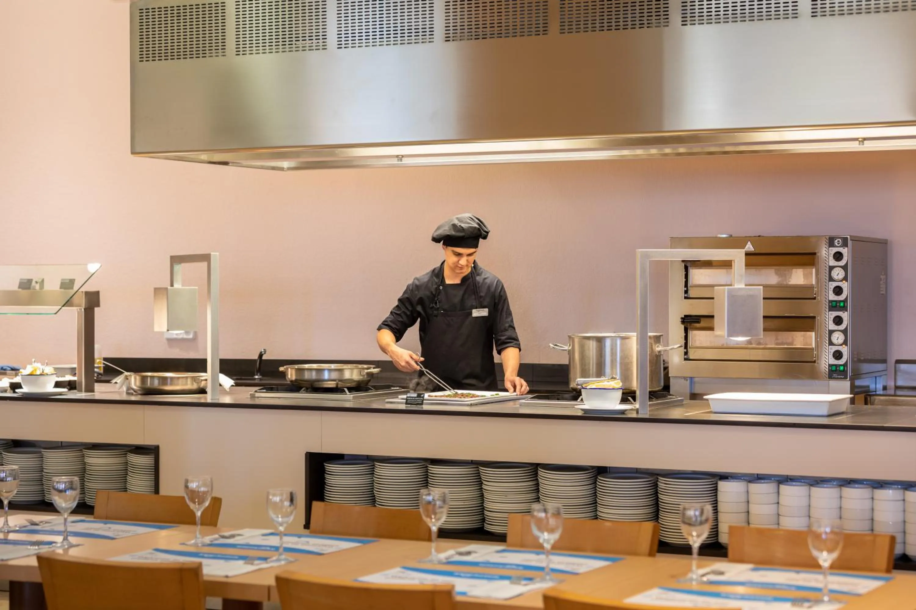 Restaurant/places to eat in htop Caleta Palace #htopBliss