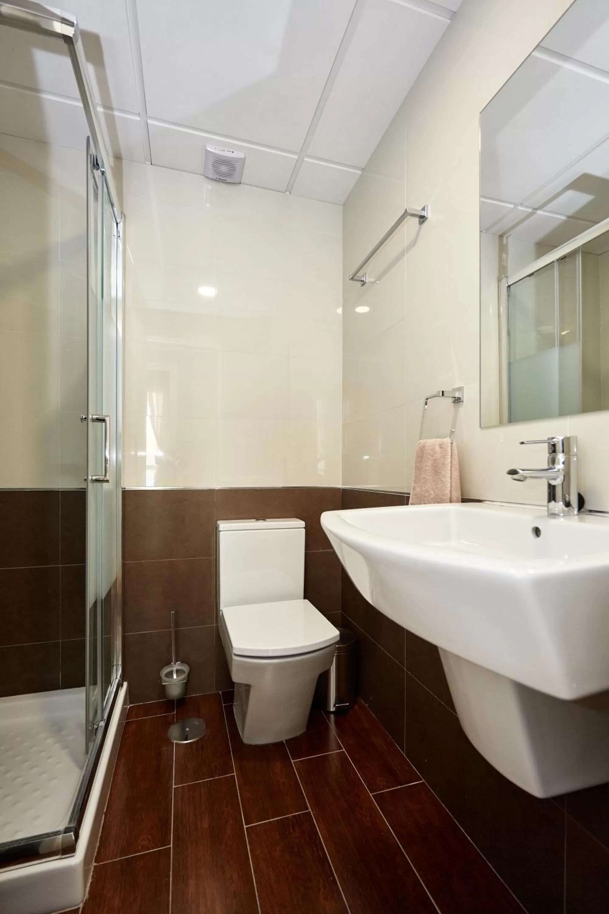 Shower in Apart-hotel Happy Life