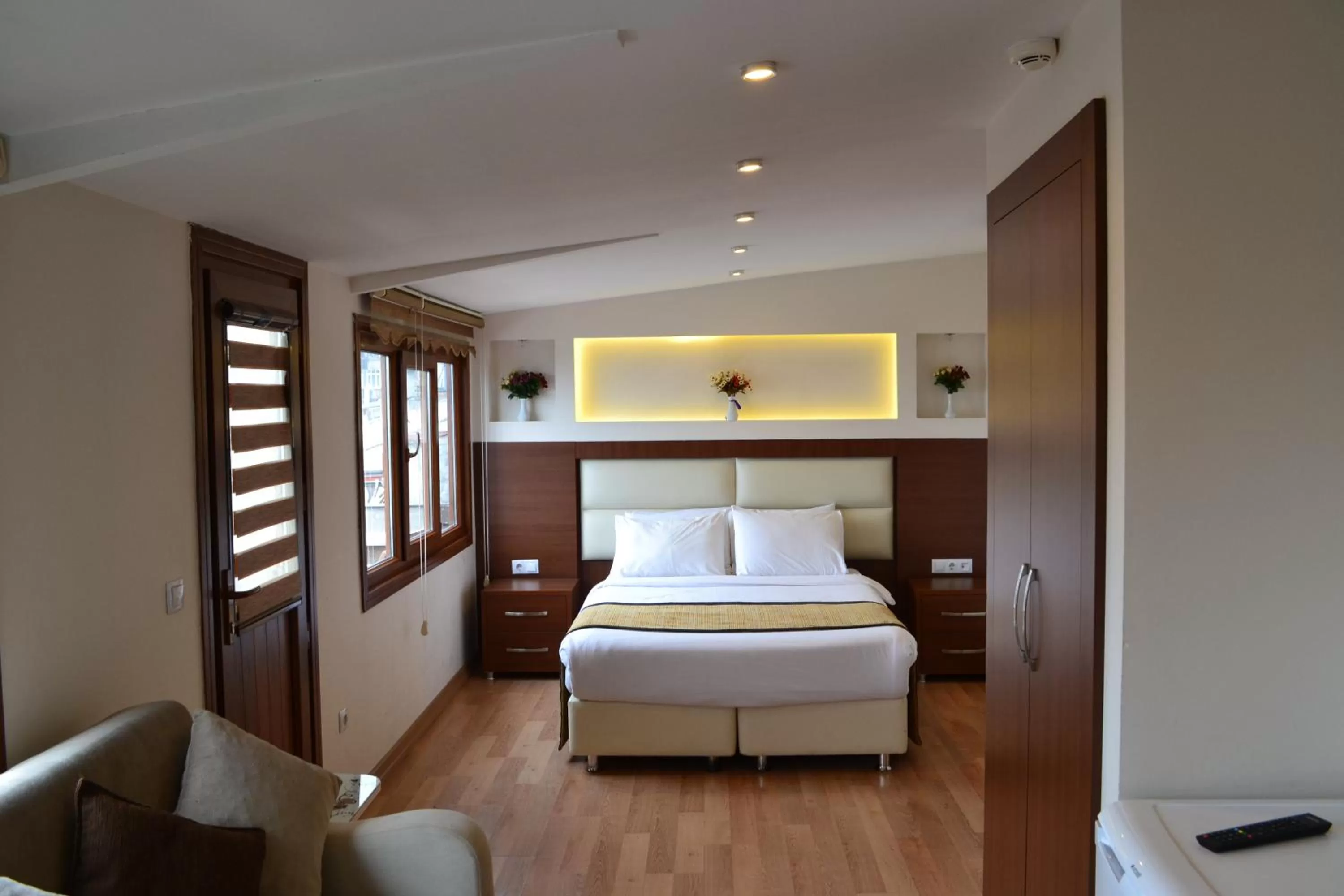 Bathroom, Bed in Seven Days Hotel - İstanbul