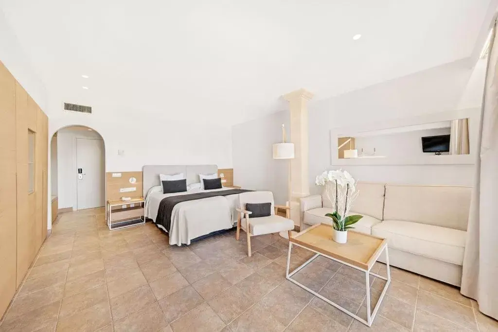 Junior Suite with Balcony in Hotel Villa Chiquita - Adults Only - Over 12 Junior Suite with Balcony in Hotel Villa Chiquita - Adults Only - Over 12