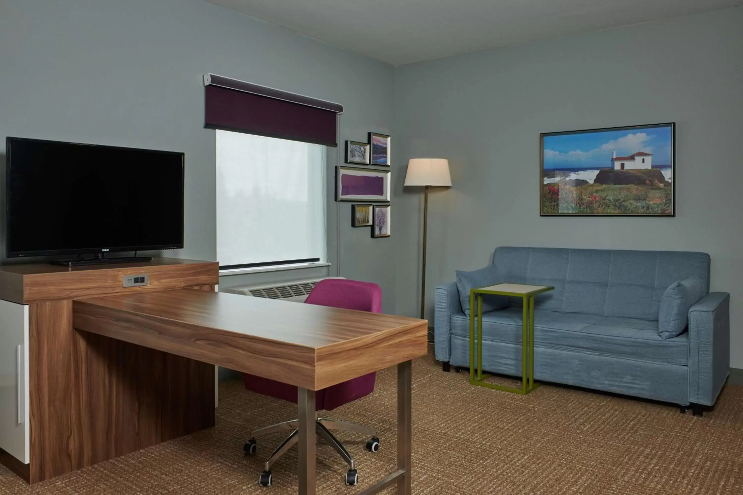 Bedroom, Seating Area in Hampton Inn Sherwood Portland