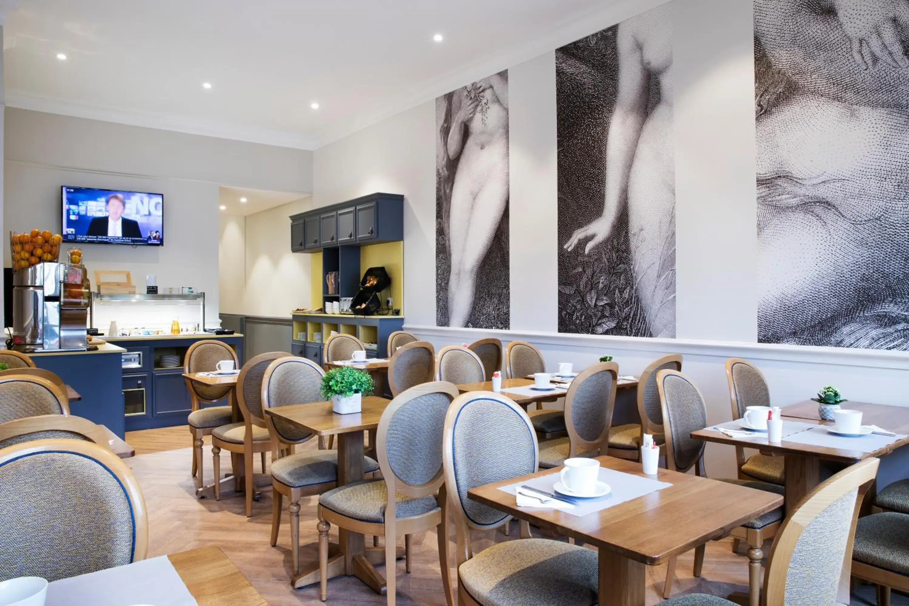 Breakfast in A l'Hôtel Des Roys Breakfast in A l'Hôtel Des Roys