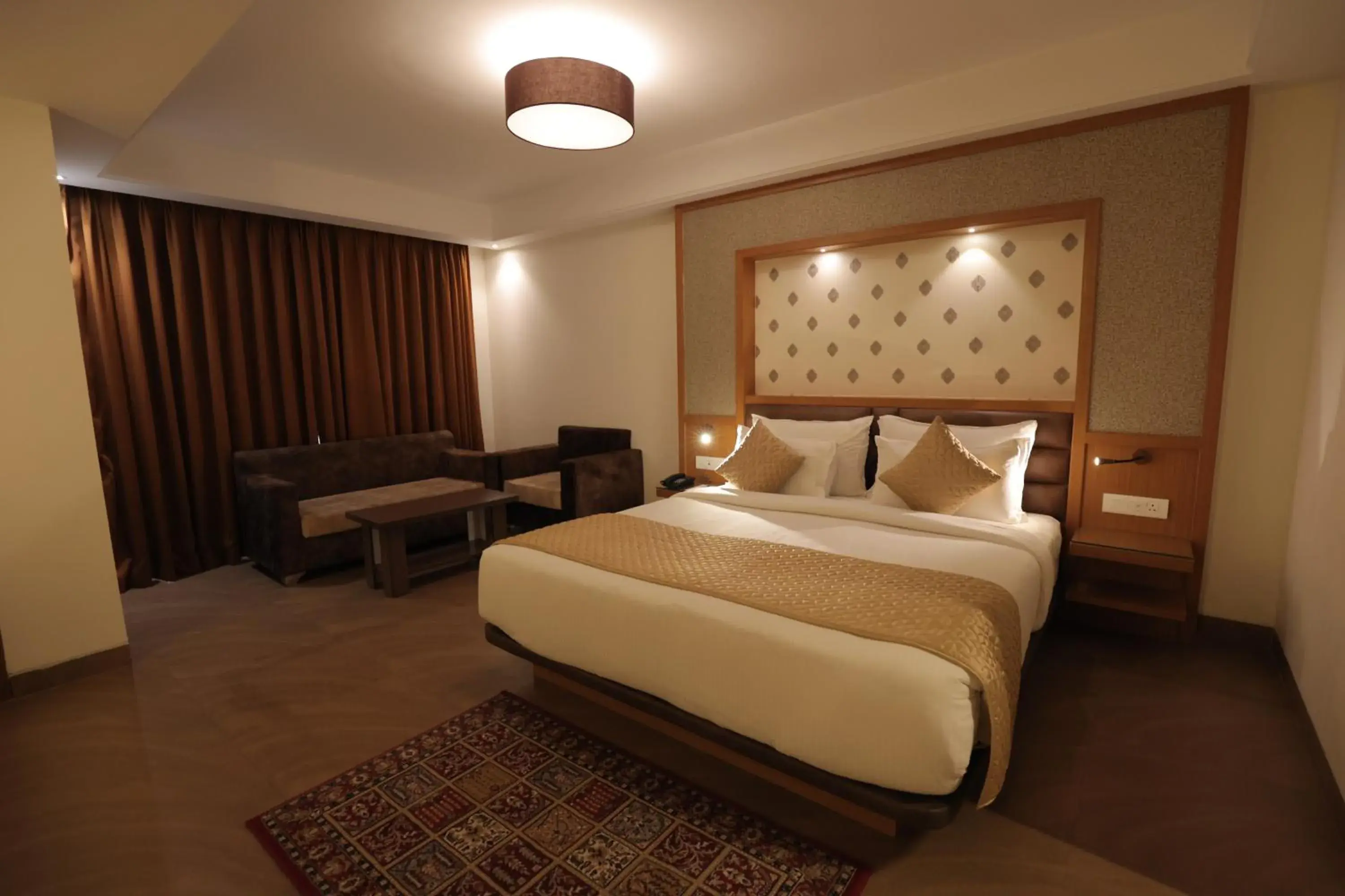 Bedroom, Bed in Clarion Inn Indore