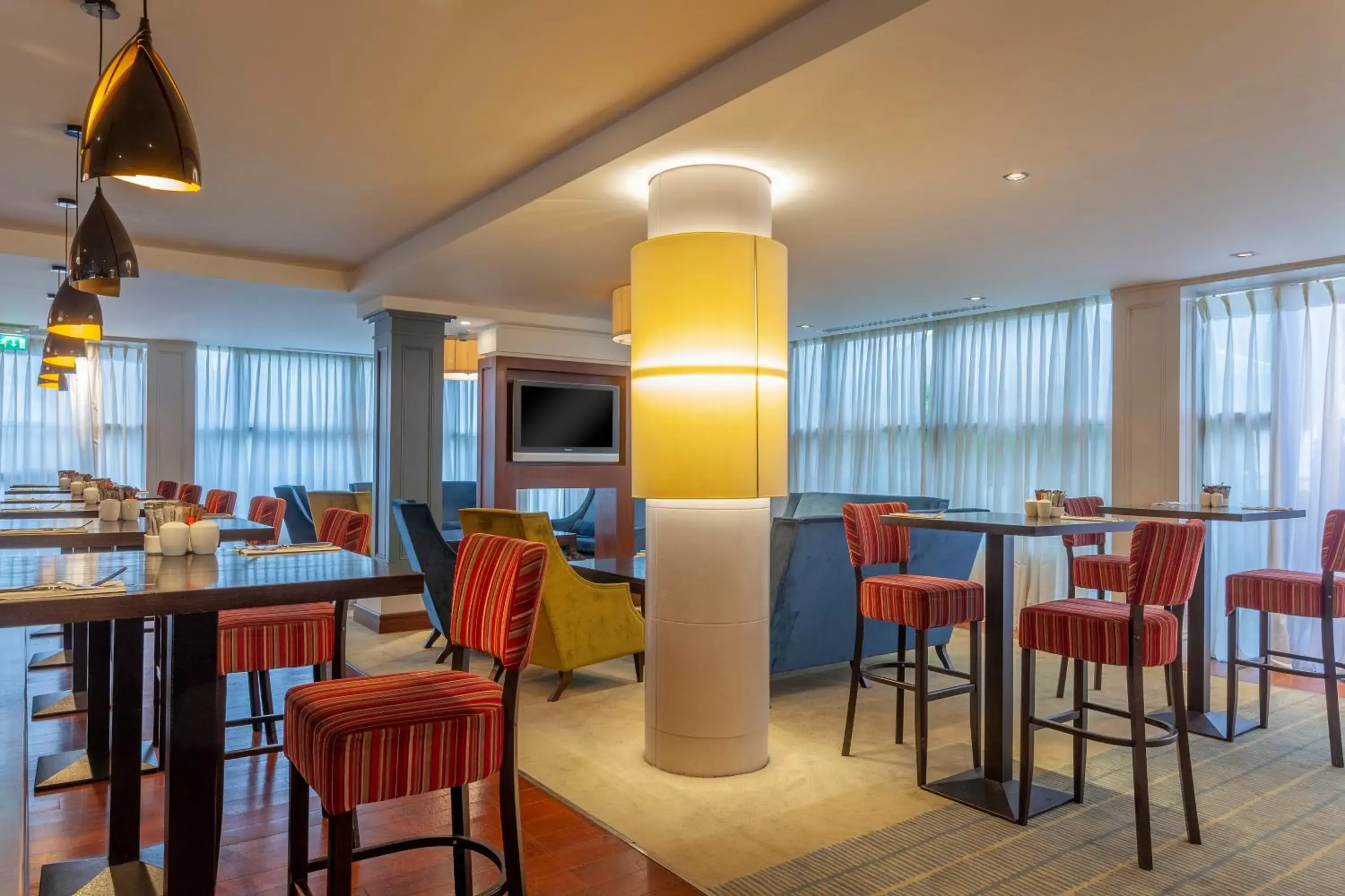 Lounge or bar, Restaurant/Places to Eat in Radisson BLU Hotel & Spa, Little Island Cork