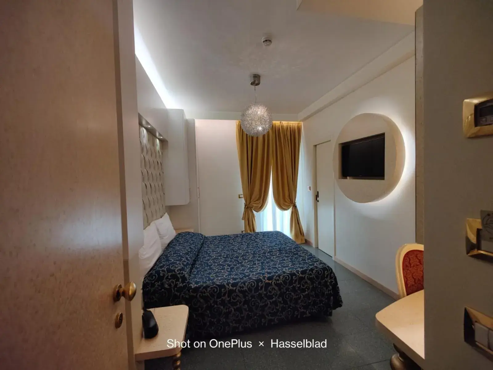Bedroom, Bed in Hotel Ambassador