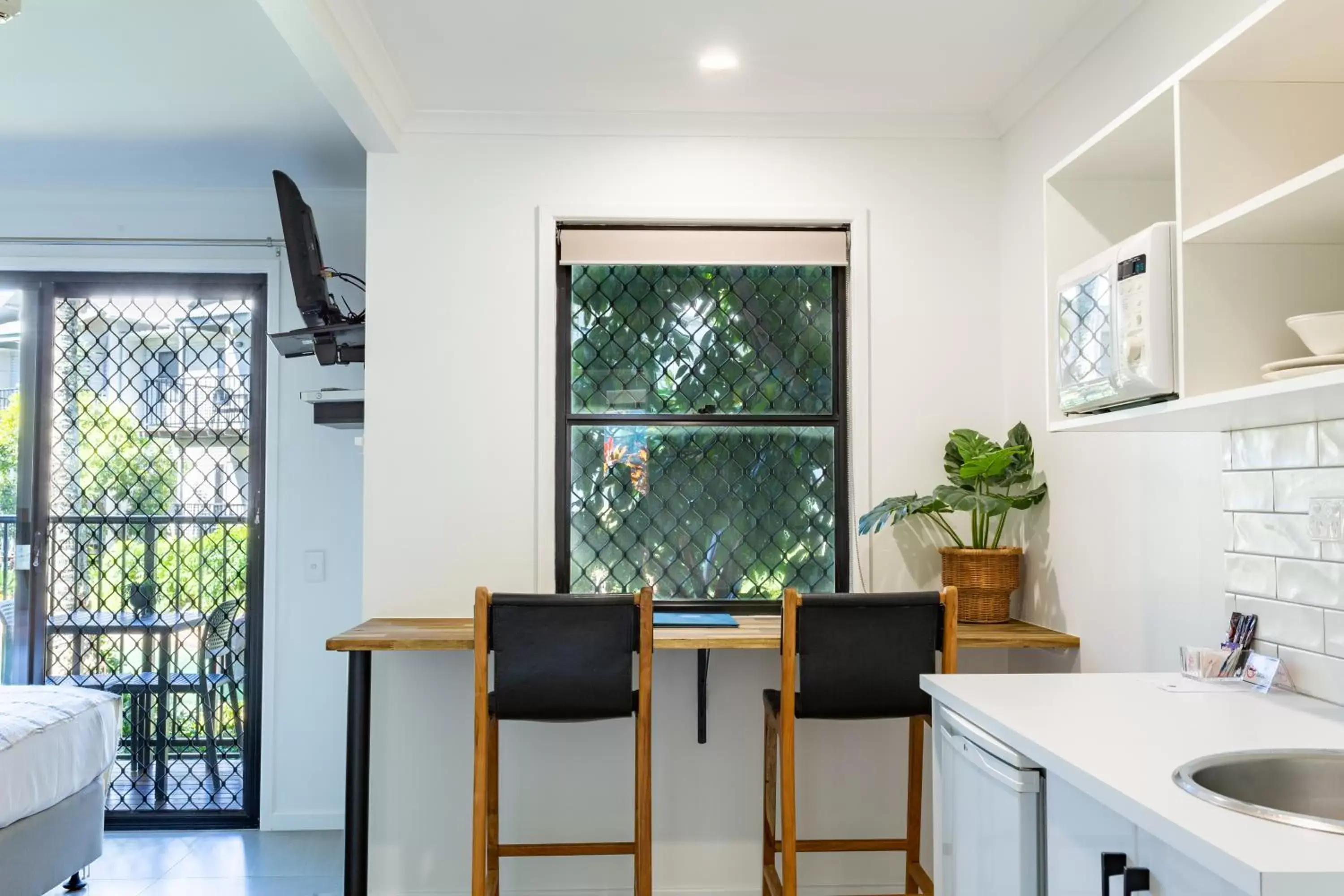 Kitchen/Kitchenette in Noosa Lakes Resort