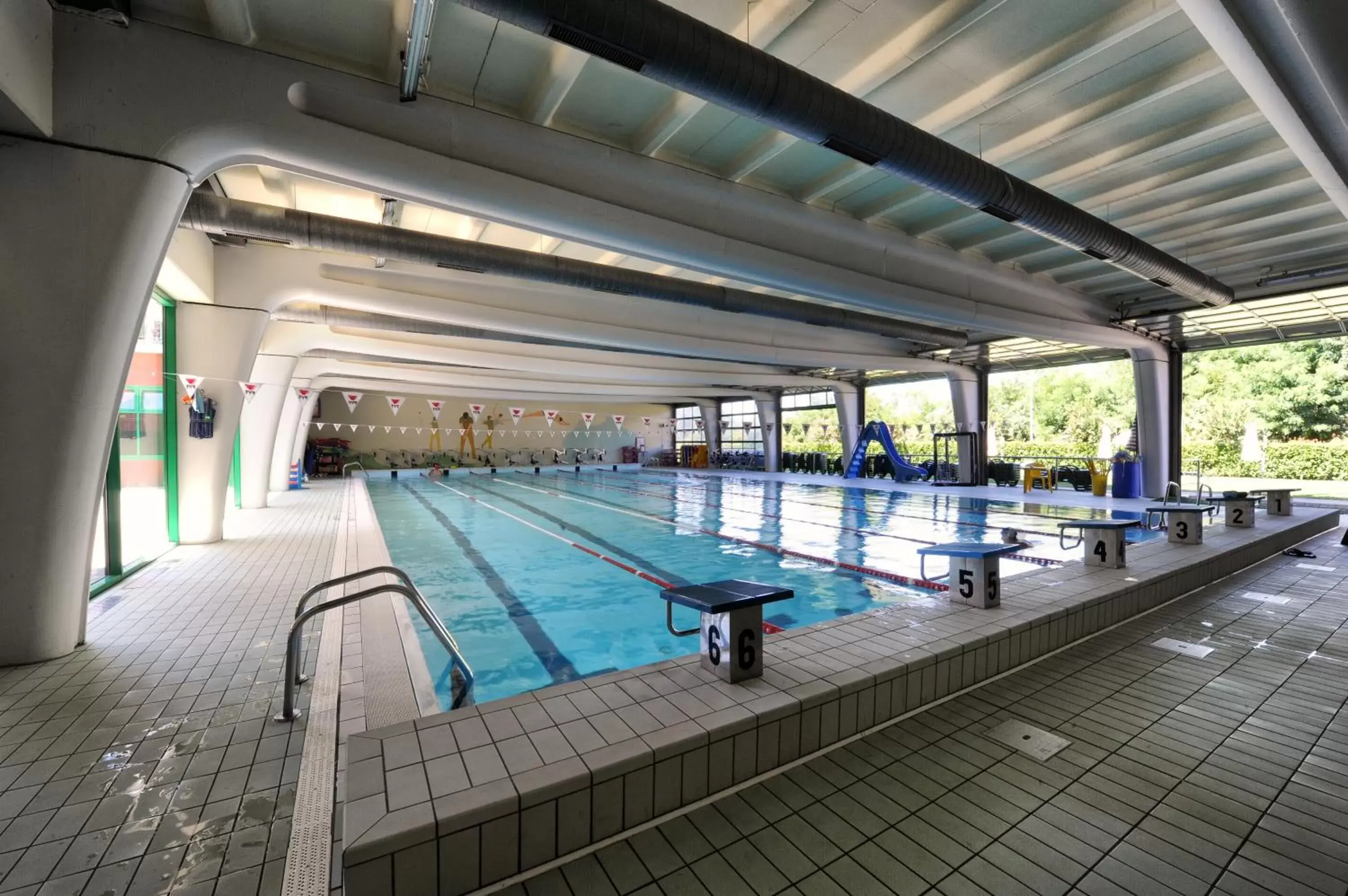Swimming Pool in Bes Hotel Bergamo Ovest