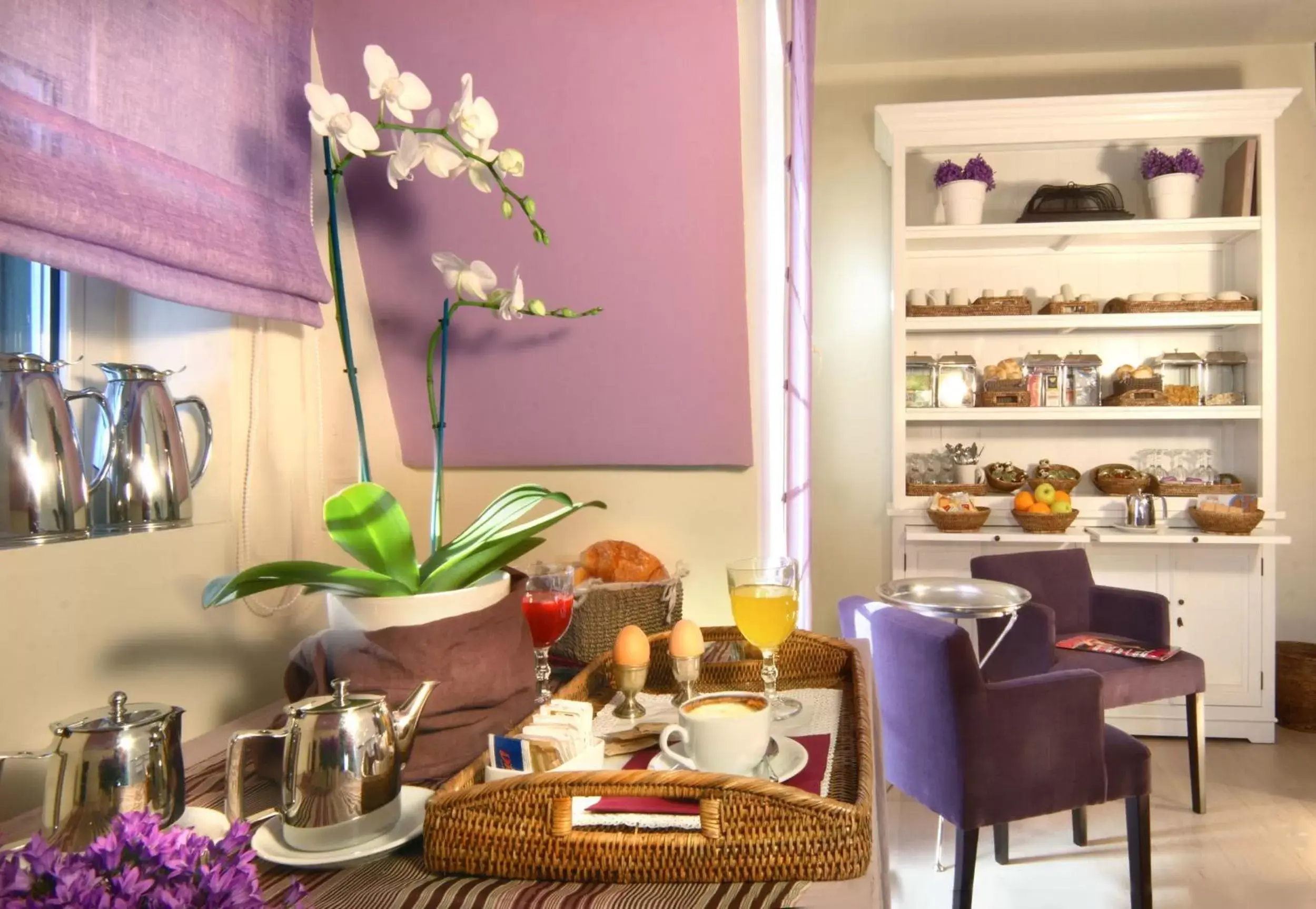 Coffee/tea facilities, Restaurant/Places to Eat in Hotel Adriano