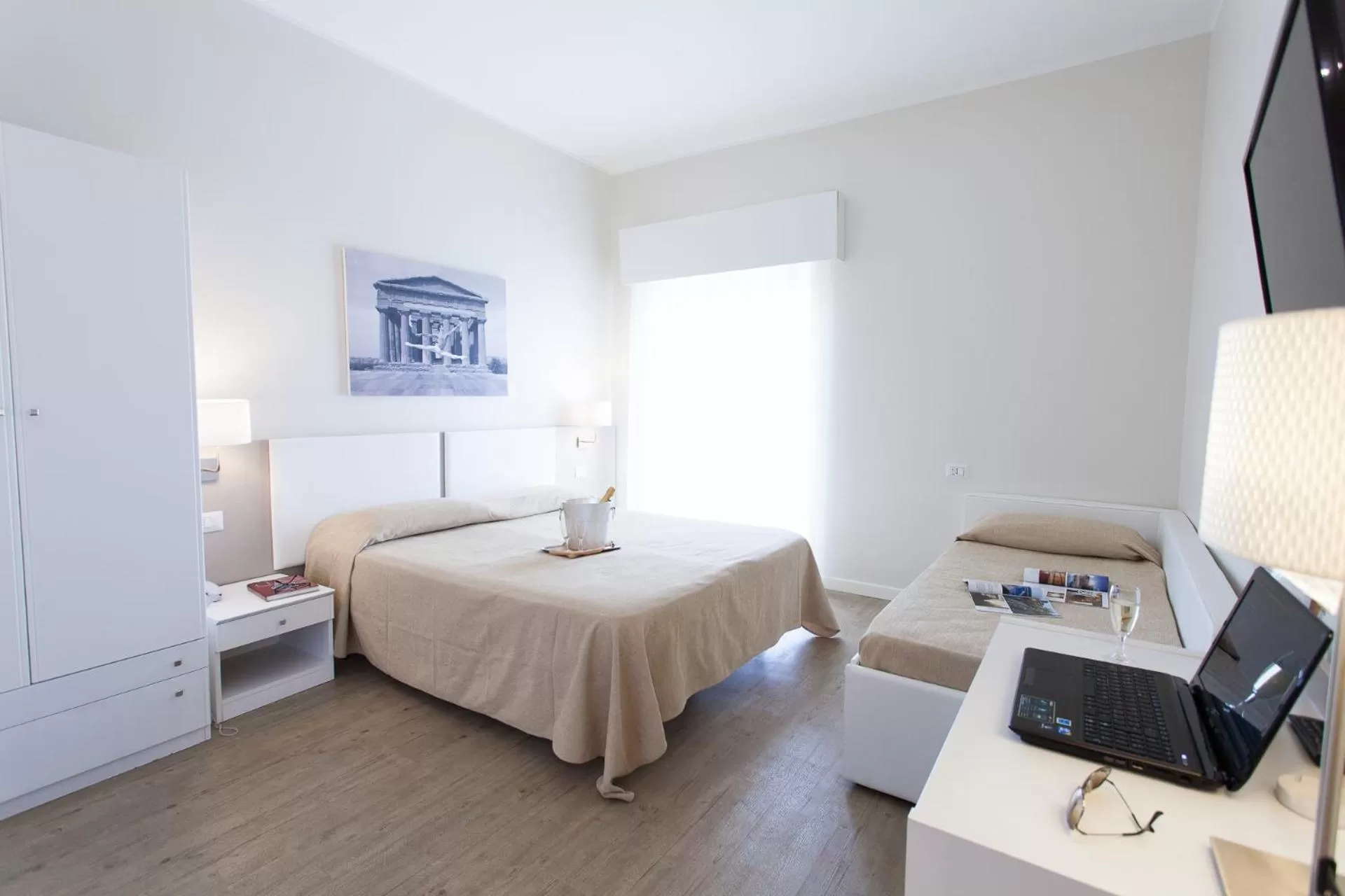 Photo of the whole room, Bed in Hotel Costazzurra Museum & Spa