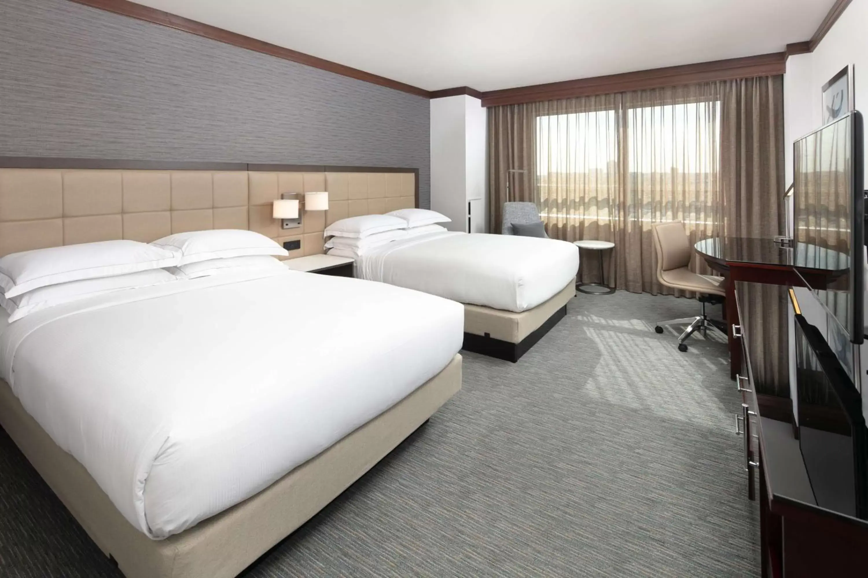 Bedroom, Bed in Hilton Minneapolis Bloomington