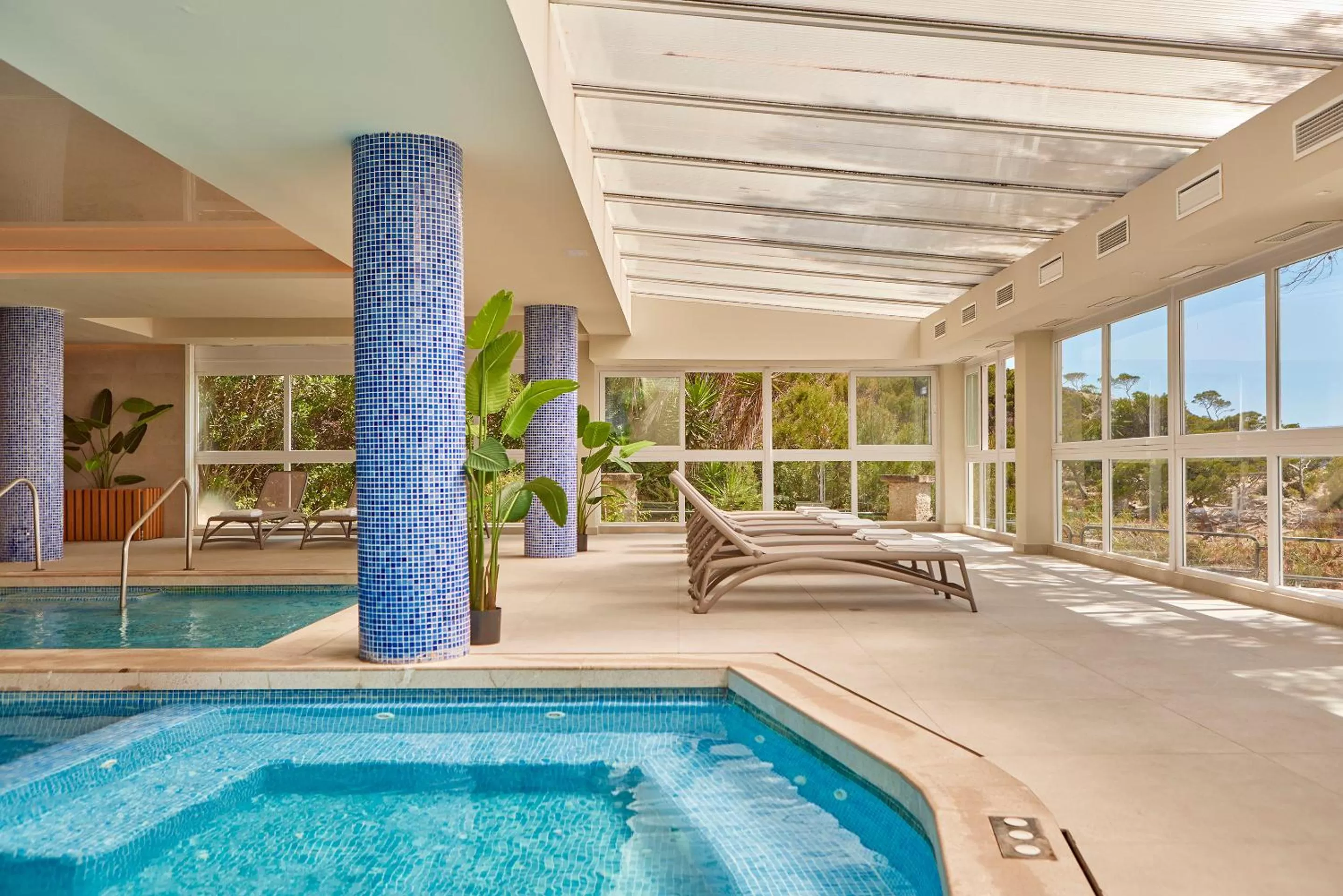 Swimming pool in Universal Hotel Lido Park & Spa