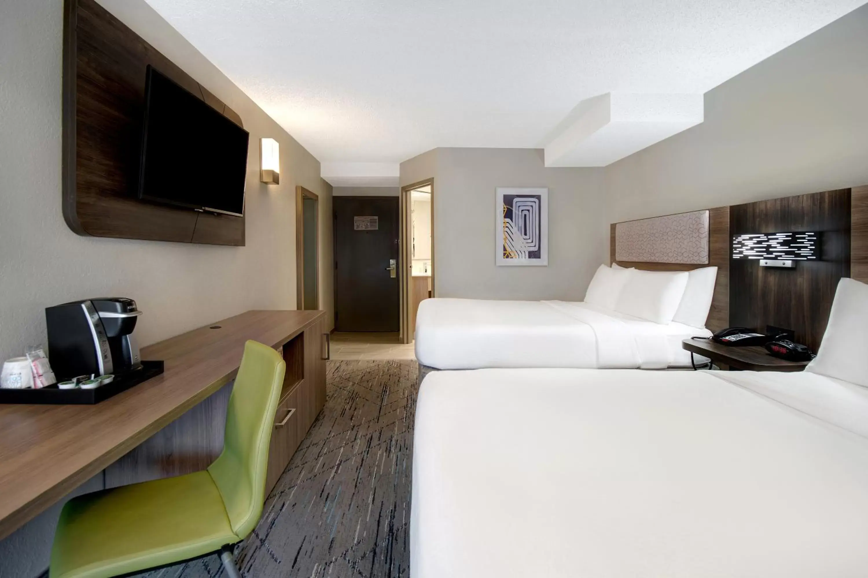 TV/Entertainment Center in Holiday Inn Express Rochester - University Area, an IHG Hotel