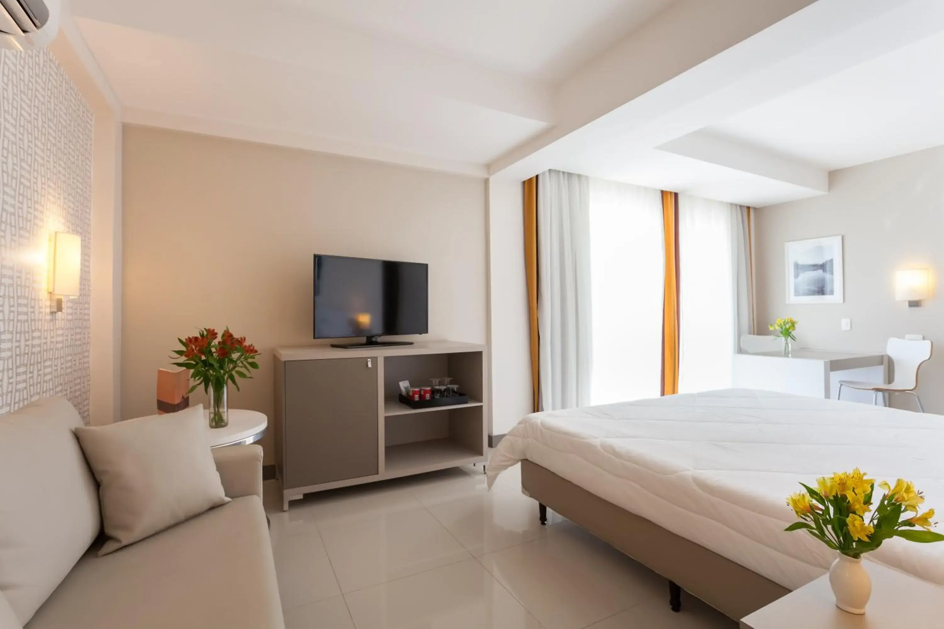 Photo of the whole room in eSuites Spa Lagoa Santa Photo of the whole room in eSuites Spa Lagoa Santa