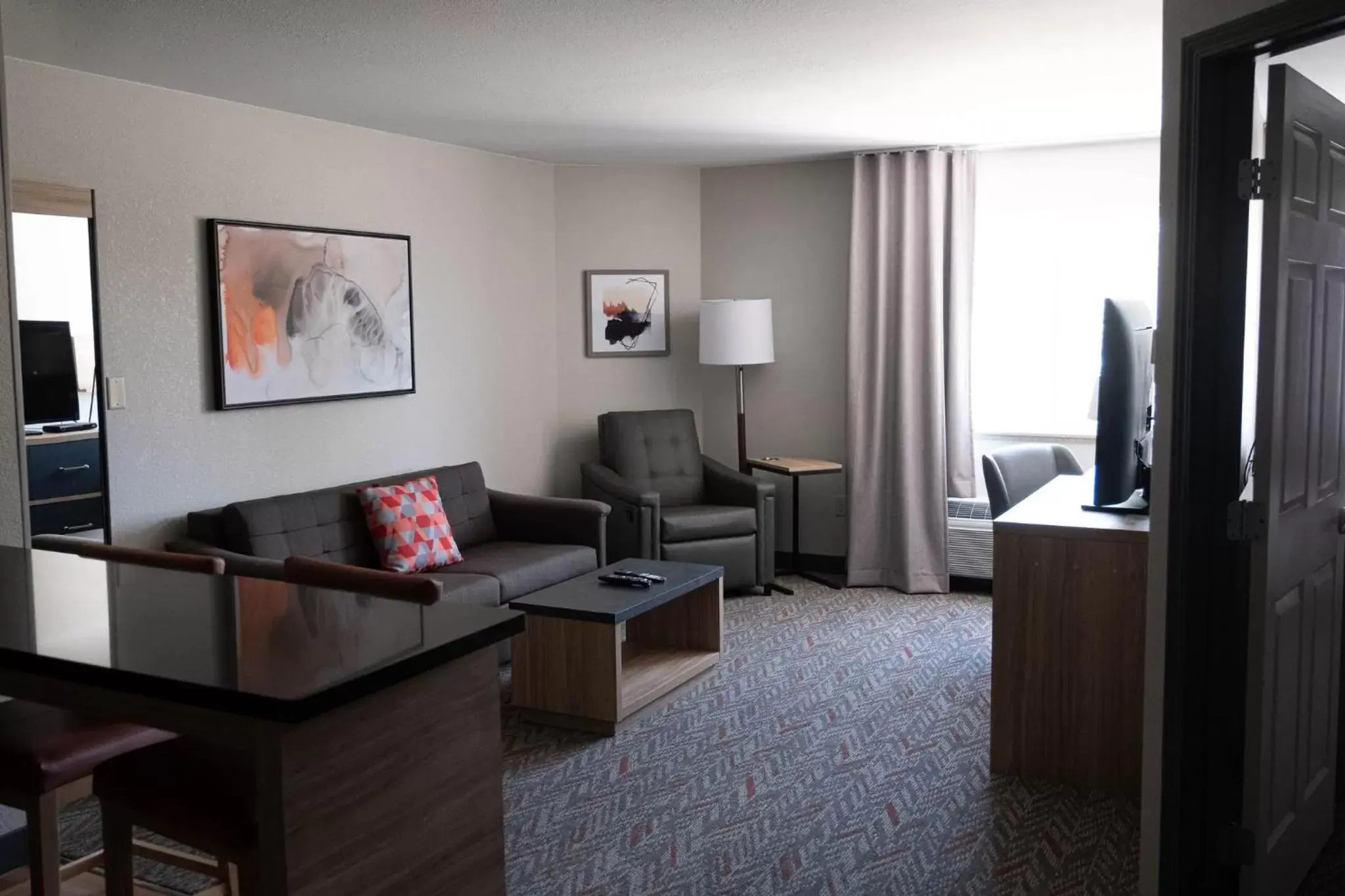 Bedroom, Seating Area in Candlewood Suites Sheridan, an IHG Hotel