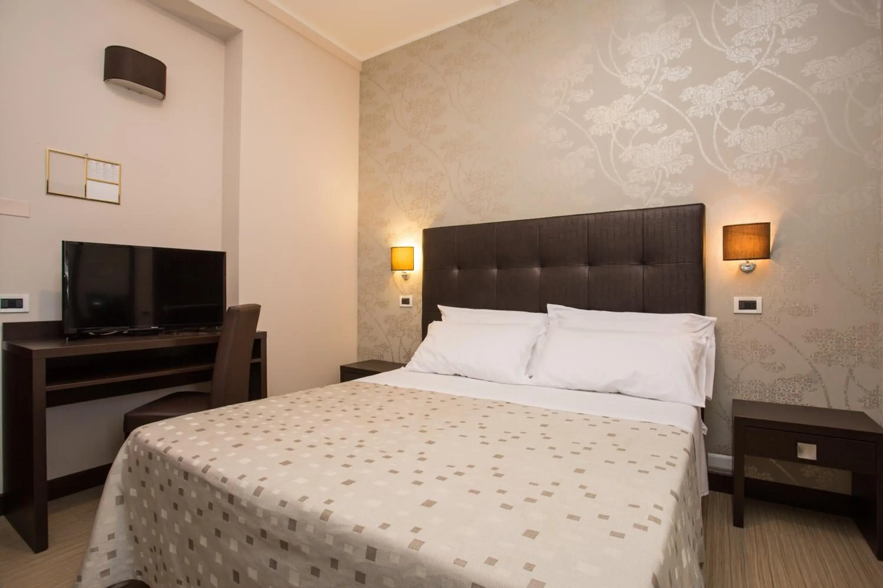 Bedroom, Bed in Hotel Lalla & Villa Orly Beauty & Relax