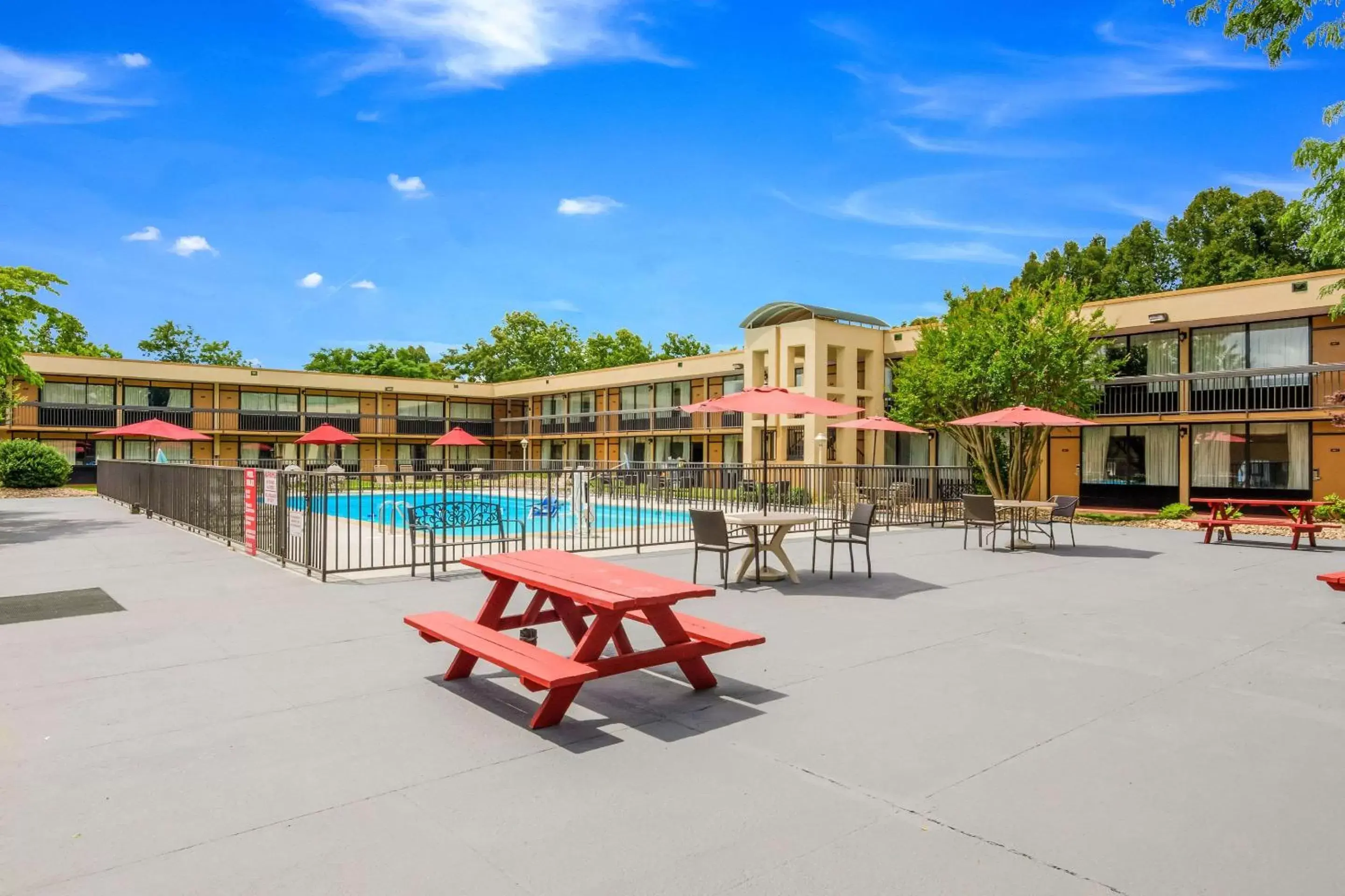 On site, Swimming Pool in Quality Inn Roanoke Airport