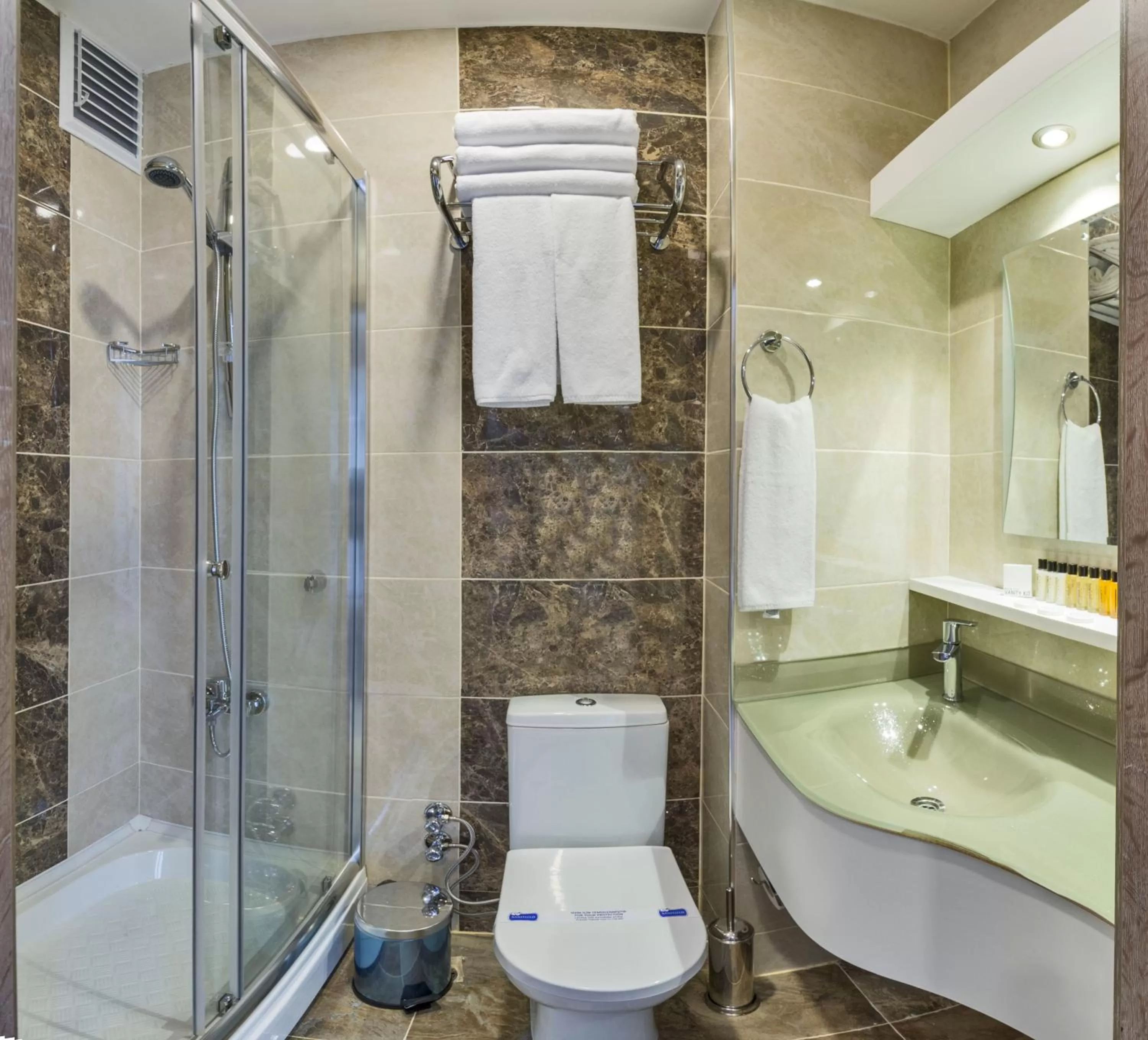 Bathroom in Alphonse Hotel