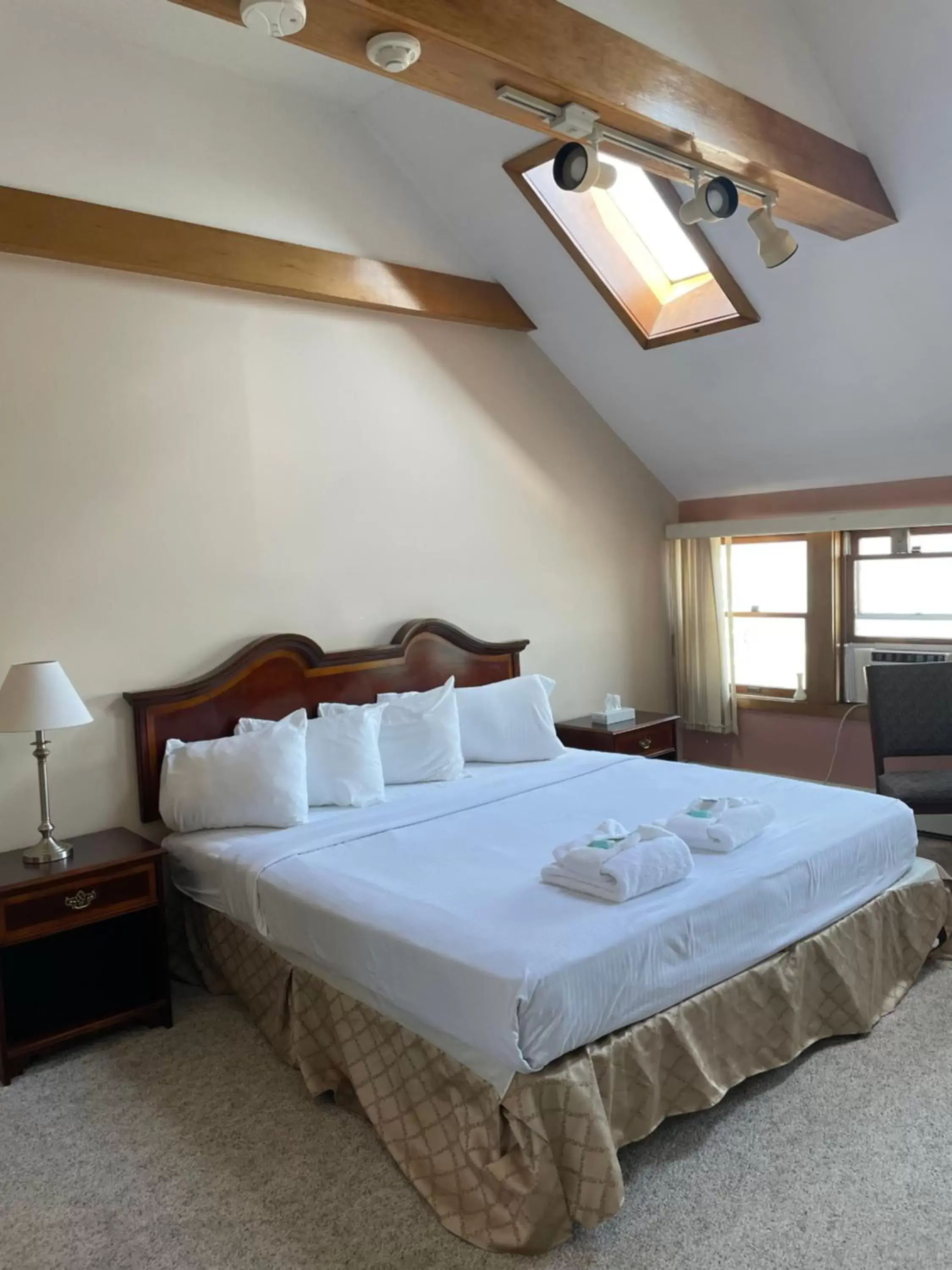 Superior King Room in Hotel Wolfe Island Superior King Room in Hotel Wolfe Island