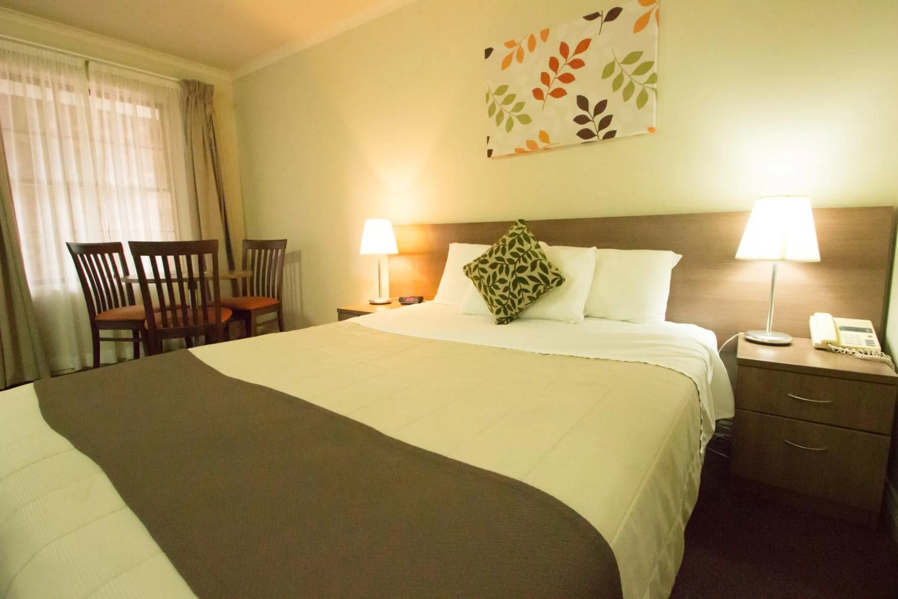 Bedroom, Bed in Old Willyama Motor Inn