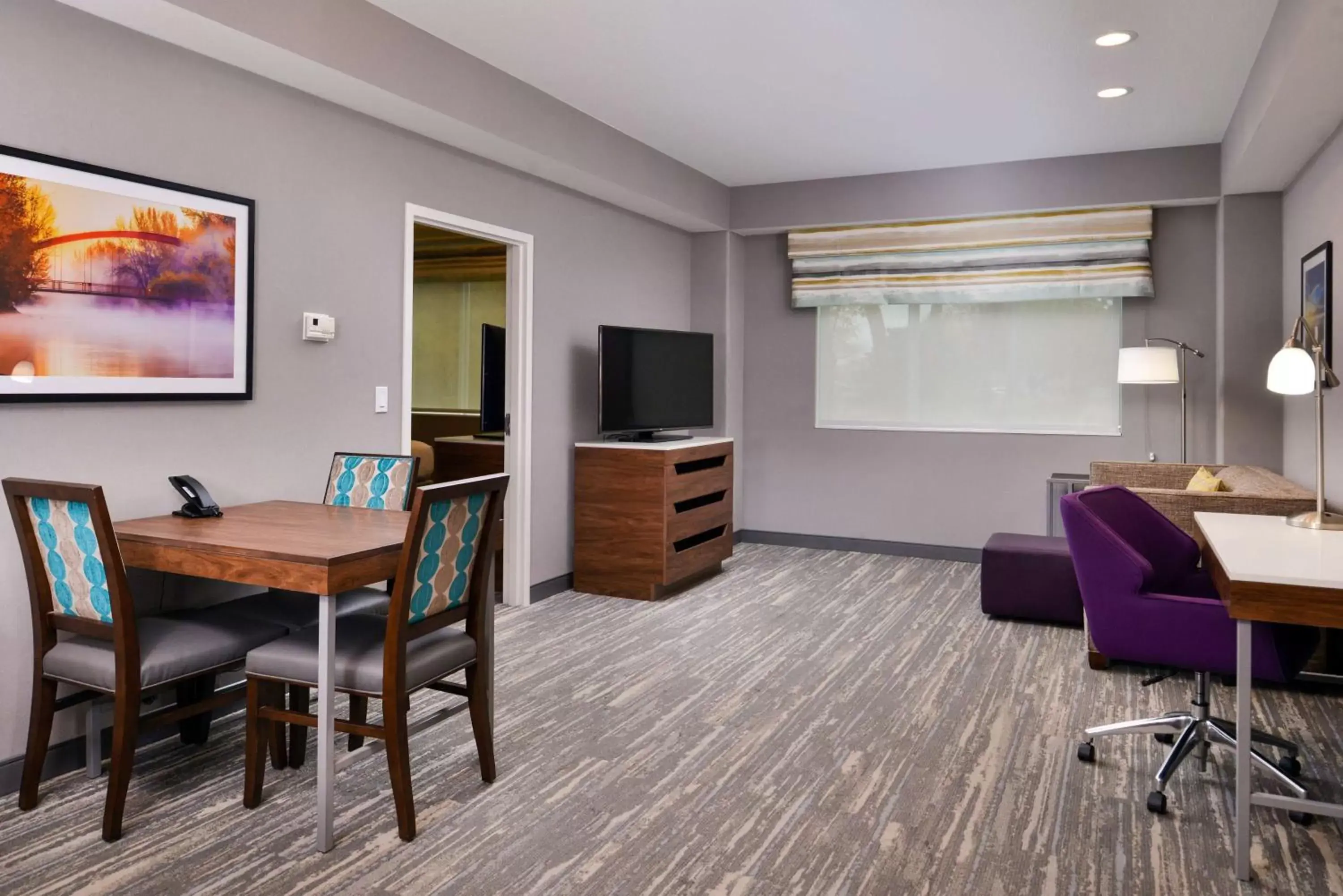 Bedroom, Dining Area in Hampton Inn & Suites Boise/Spectrum