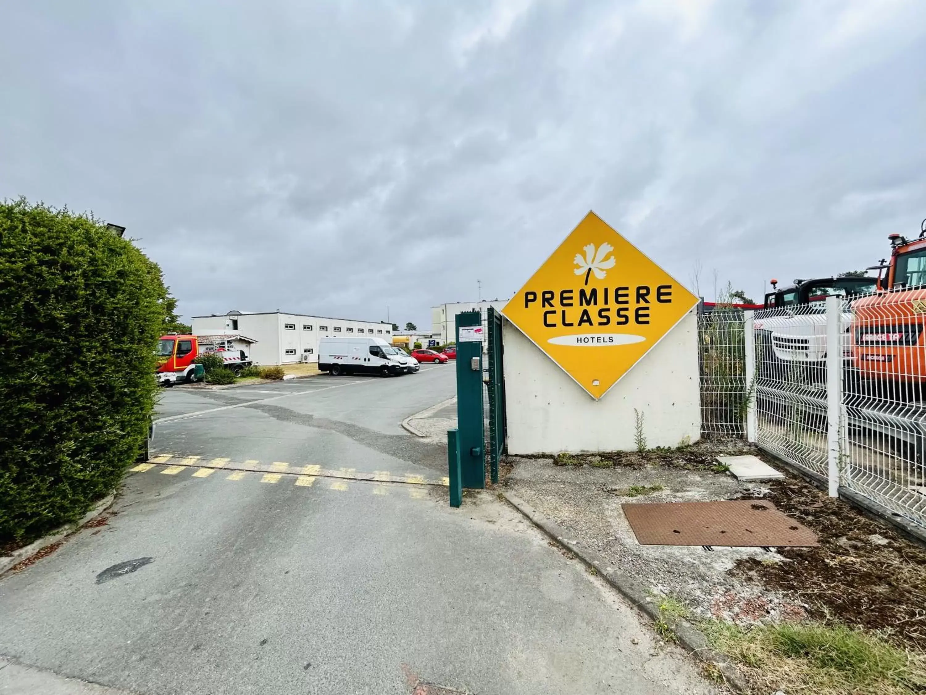 Facade/entrance, Property Logo/Sign in Premiere Classe Bordeaux Sud Pessac Bersol