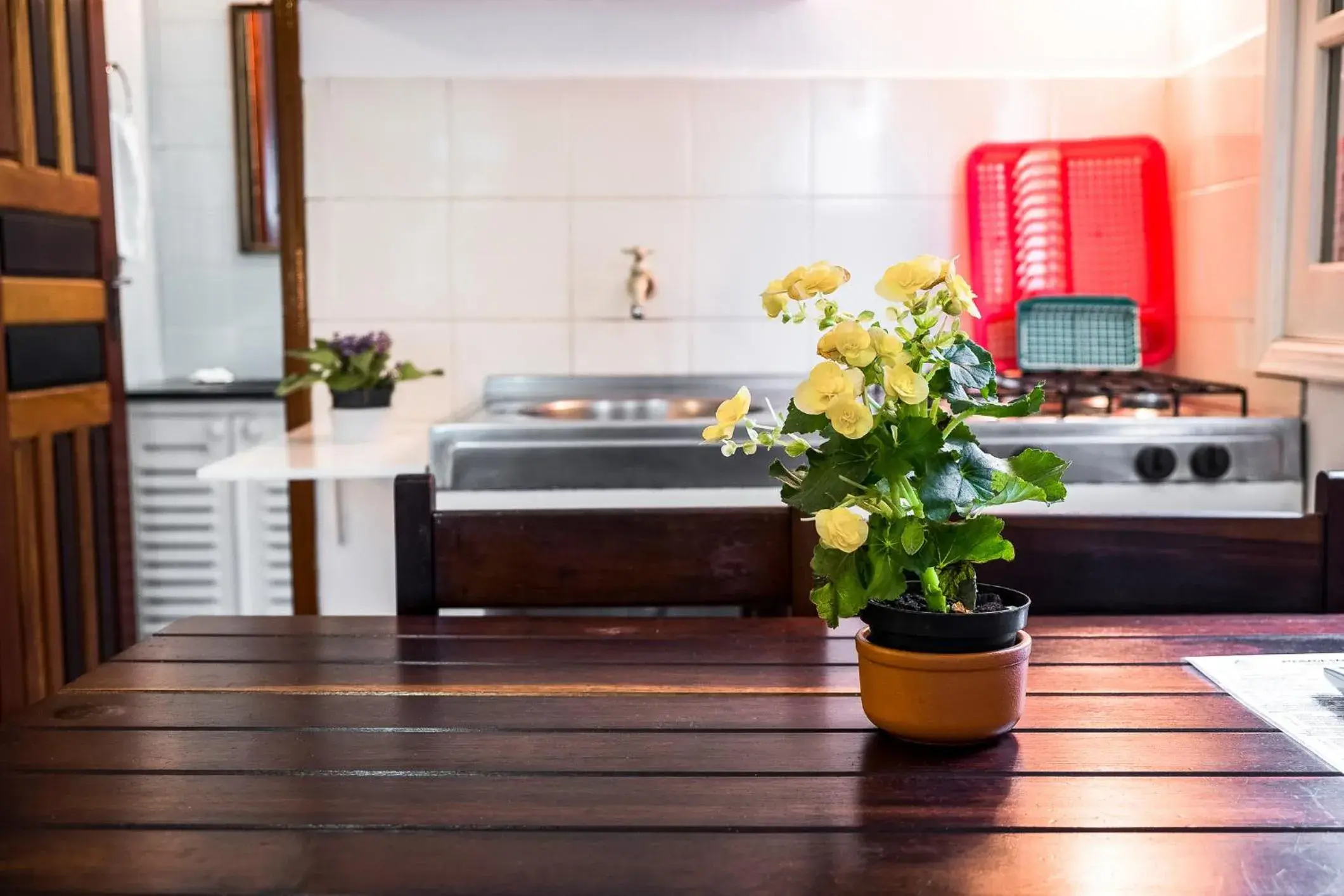 Dining area, Kitchen/Kitchenette in Pousada Sanremo Inn