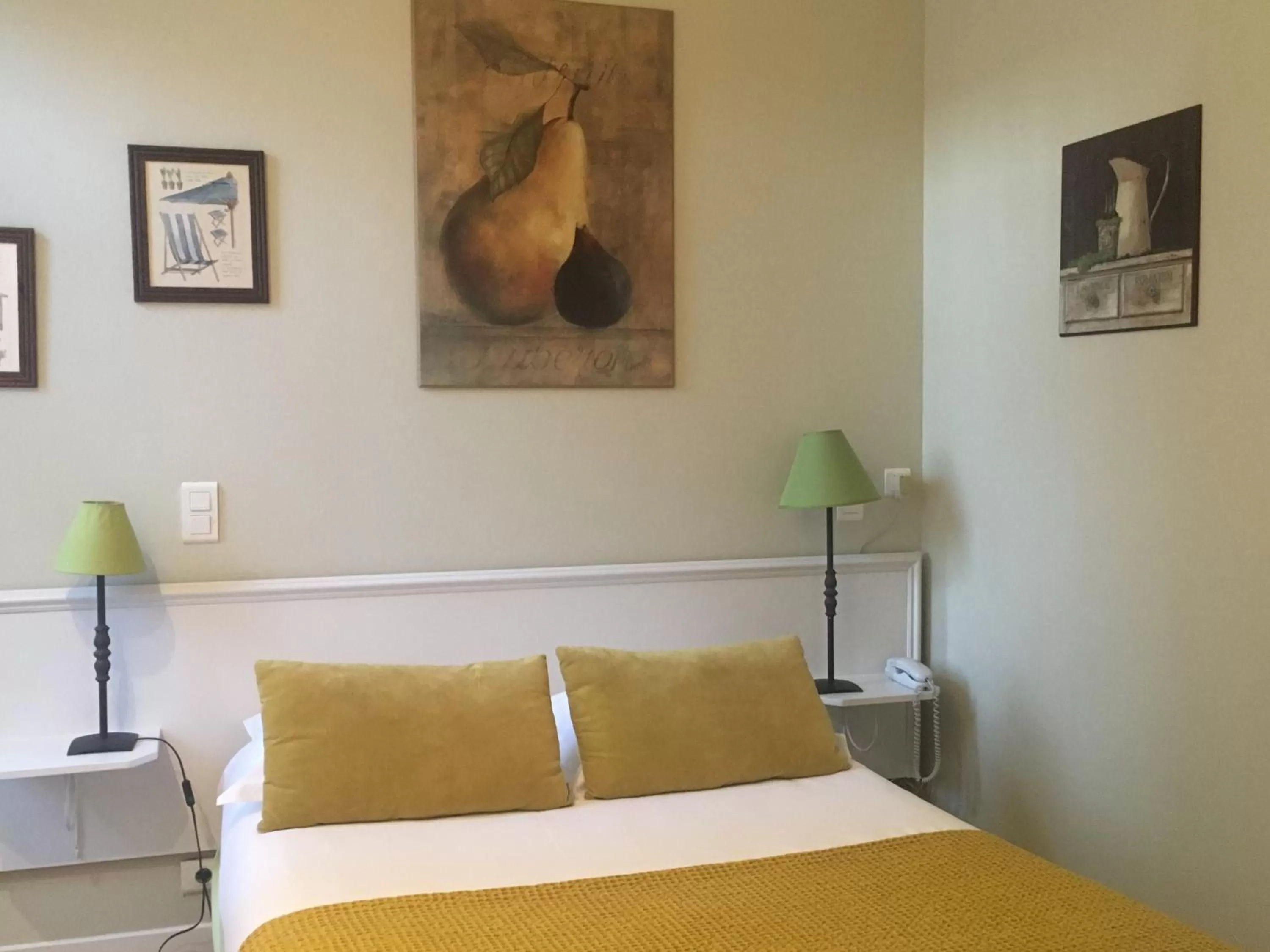 Bed in Hôtel du Parc