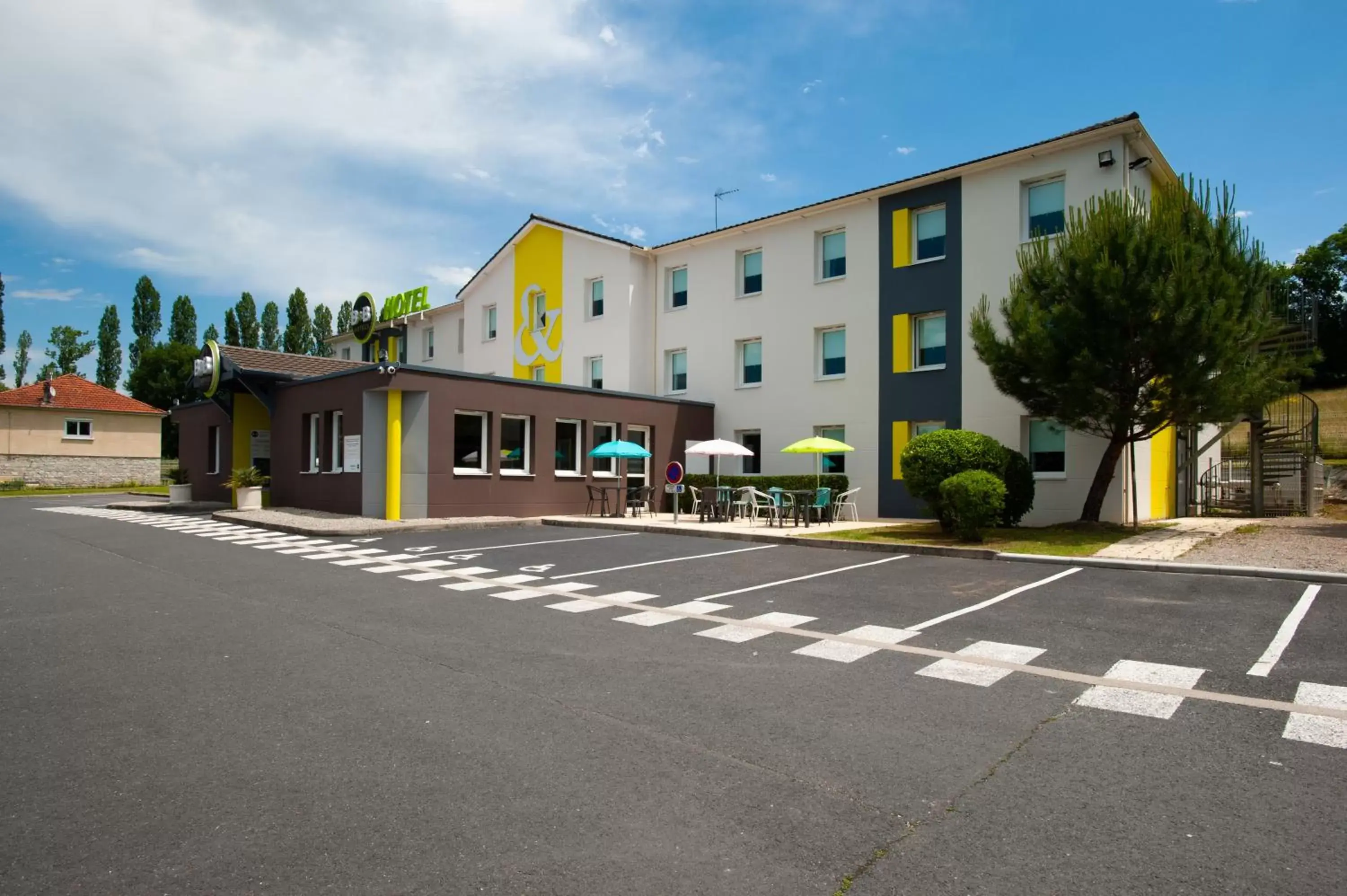 Facade/entrance, Property Building in B&B HOTEL Brive-la-Gaillarde