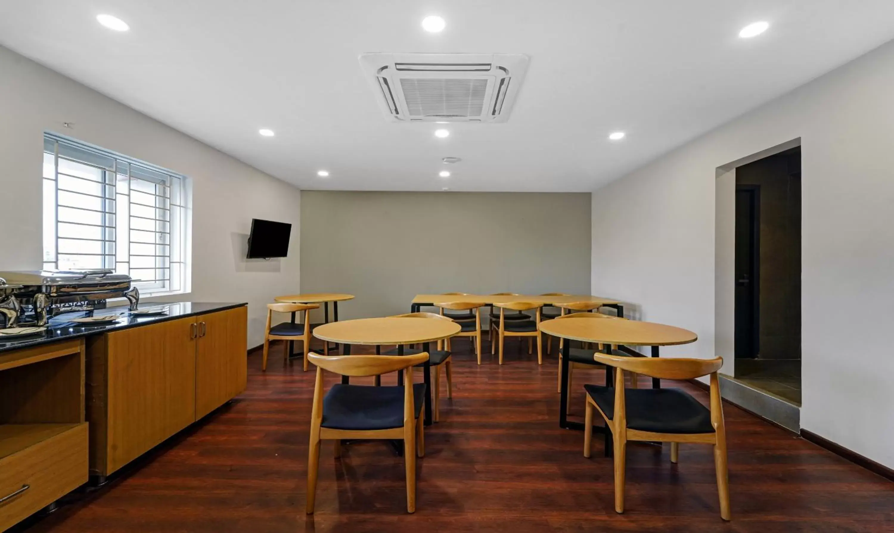 Restaurant/places to eat in UPAR Hotels Thoraipakkam, OMR Restaurant/places to eat in UPAR Hotels Thoraipakkam, OMR