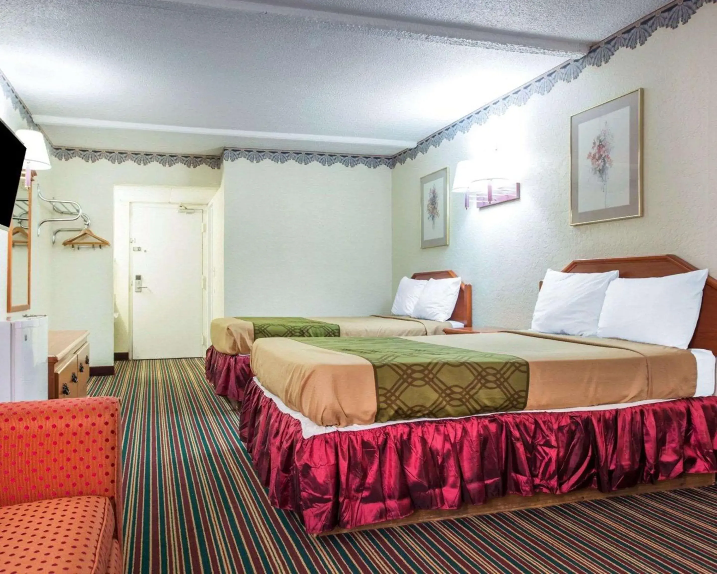 Photo of the whole room, Bed in Rodeway Inn Stone Mountain