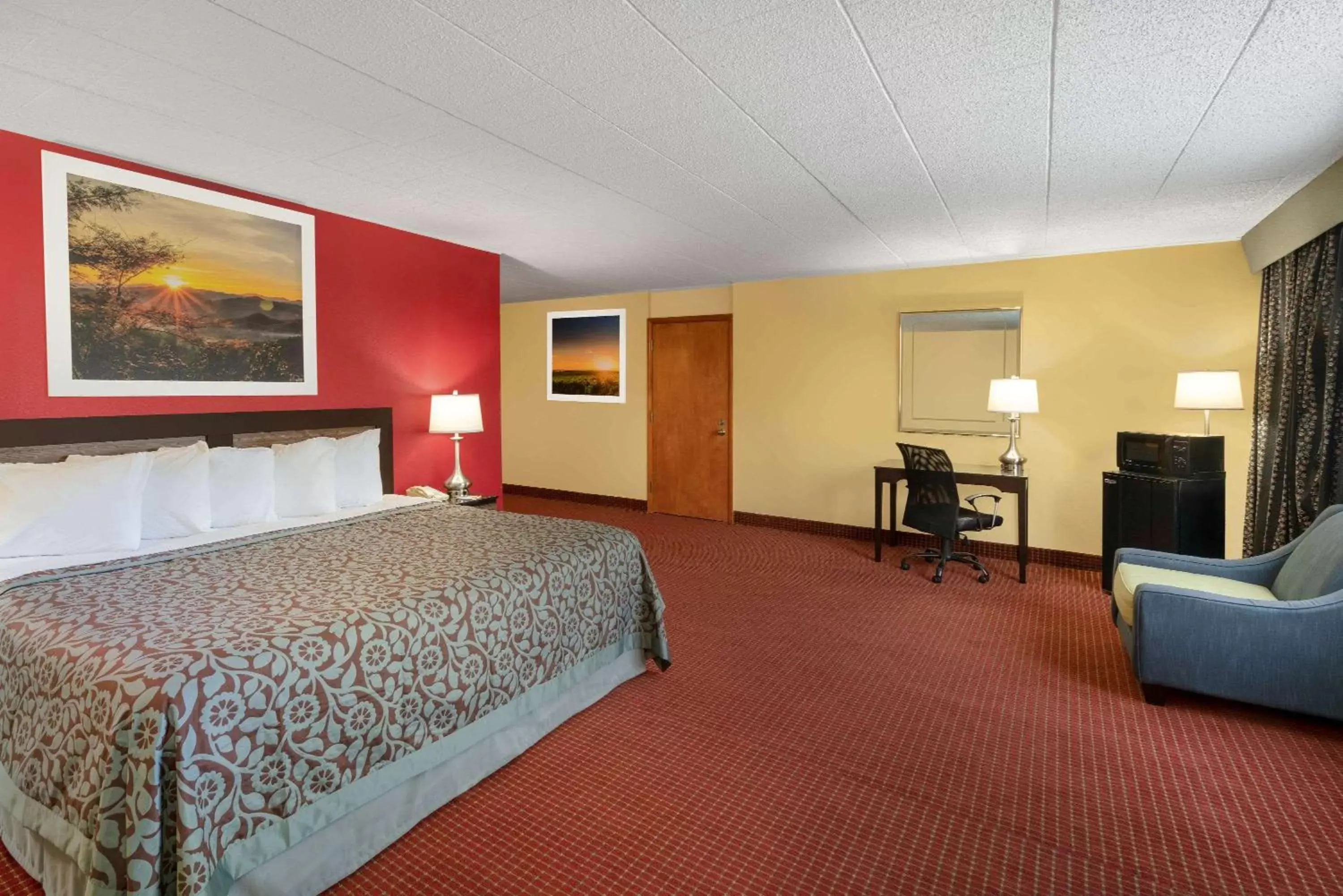 Photo of the whole room in Days Inn by Wyndham Scranton PA