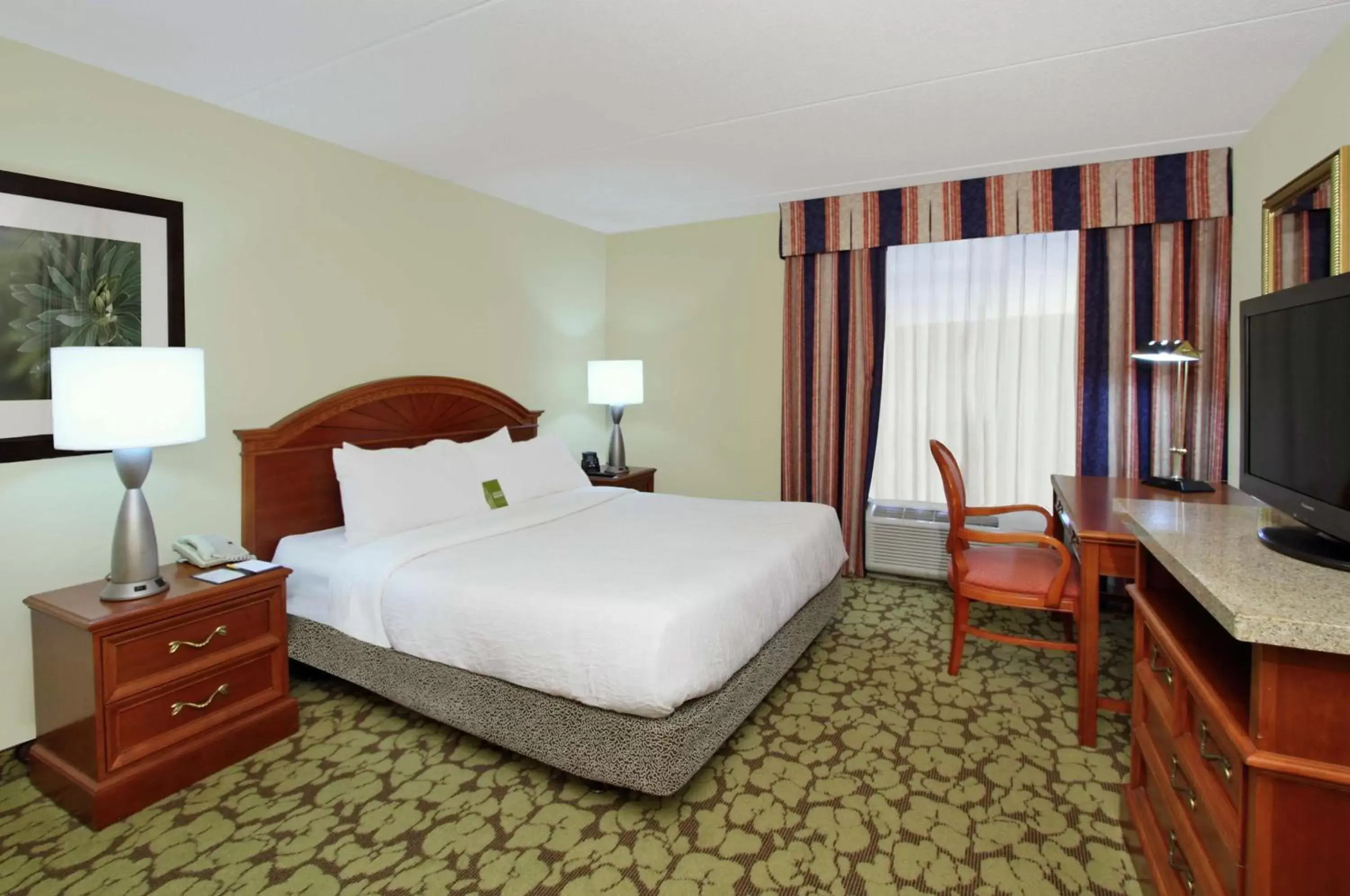 Bedroom, Bed in Hilton Garden Inn Chesapeake Greenbrier