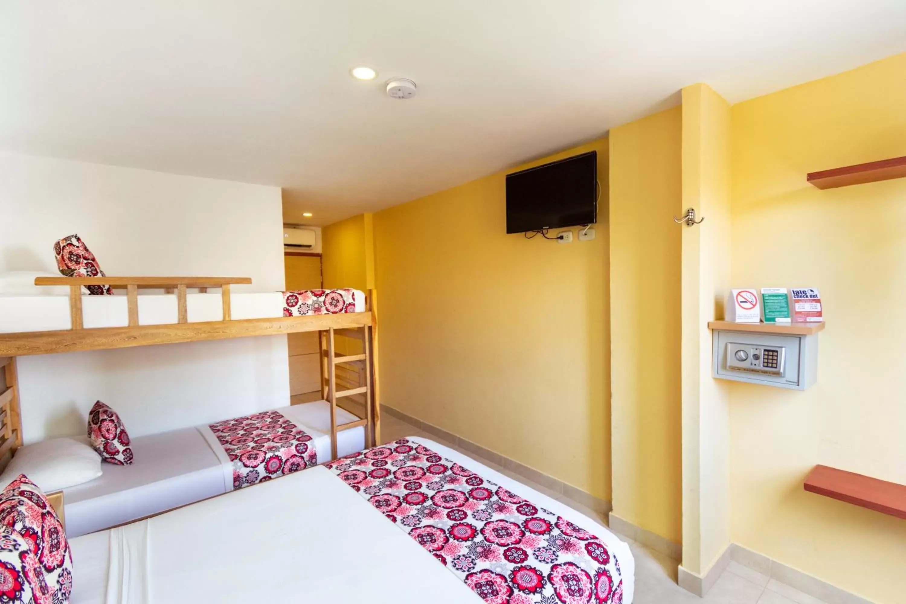 Photo of the whole room, Bunk Bed in Hotel Portobahia Santa Marta Rodadero