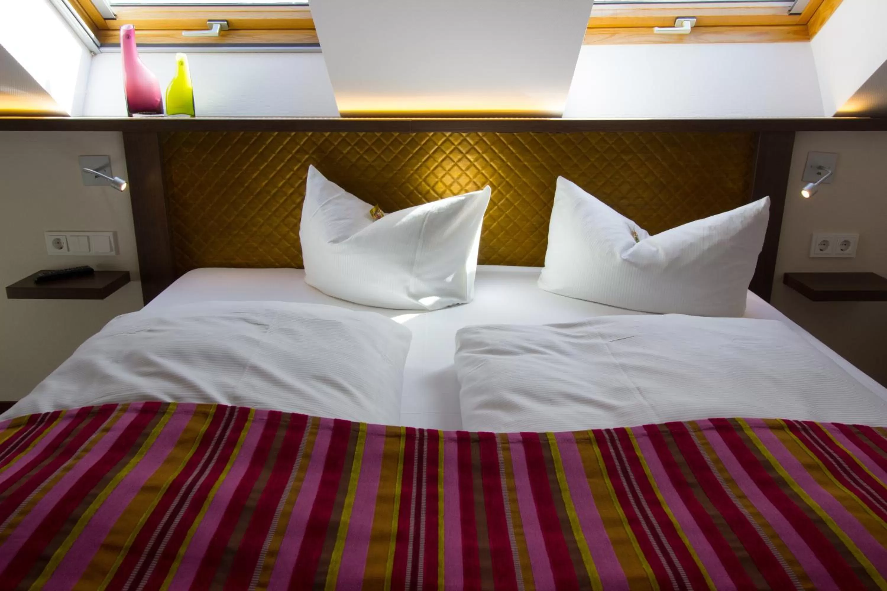 Photo of the whole room, Bed in HOTEL PARQÉO im A66